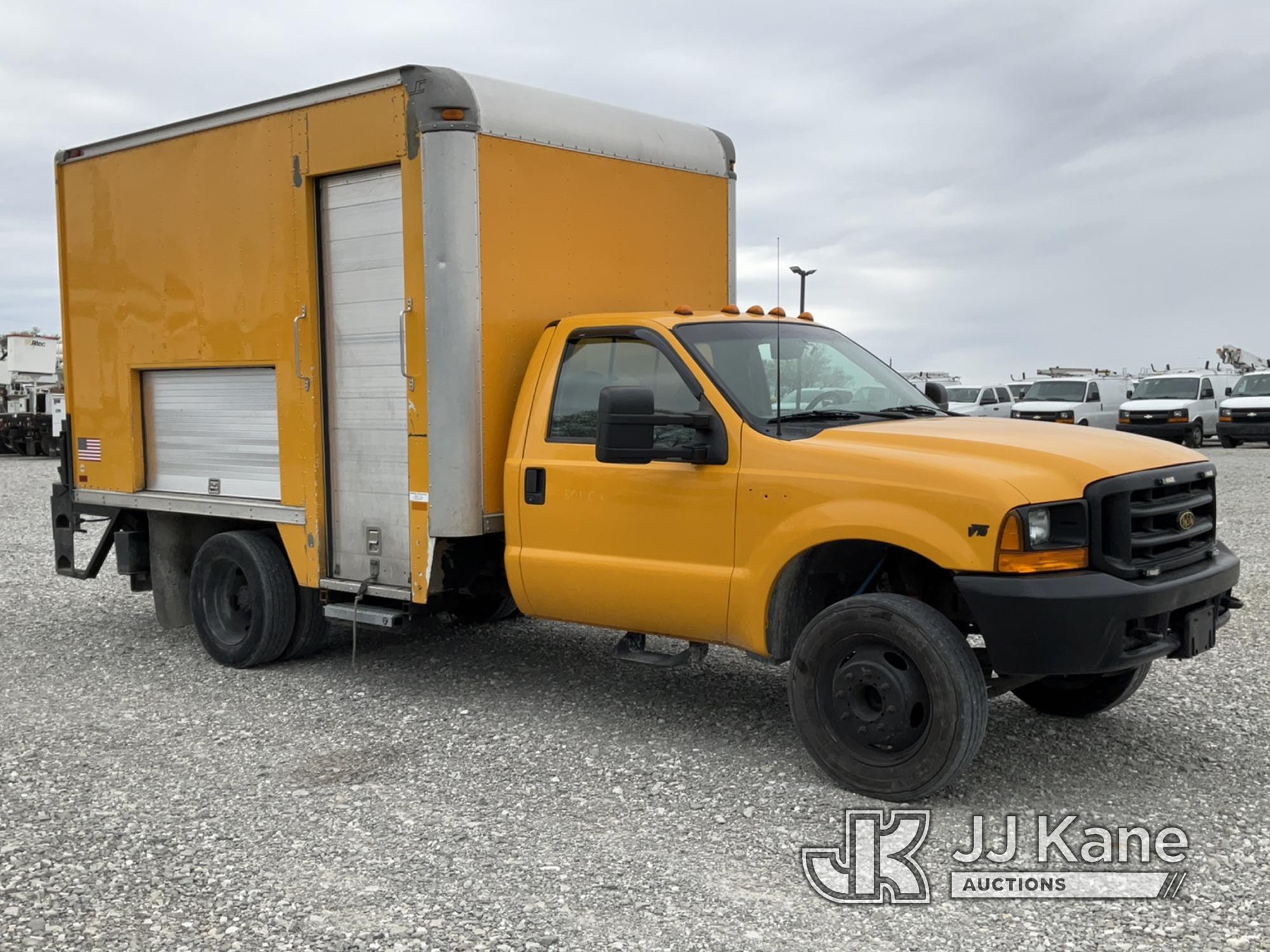 (Hawk Point, MO) 2000 Ford F550 Van Body Truck Runs & Moves