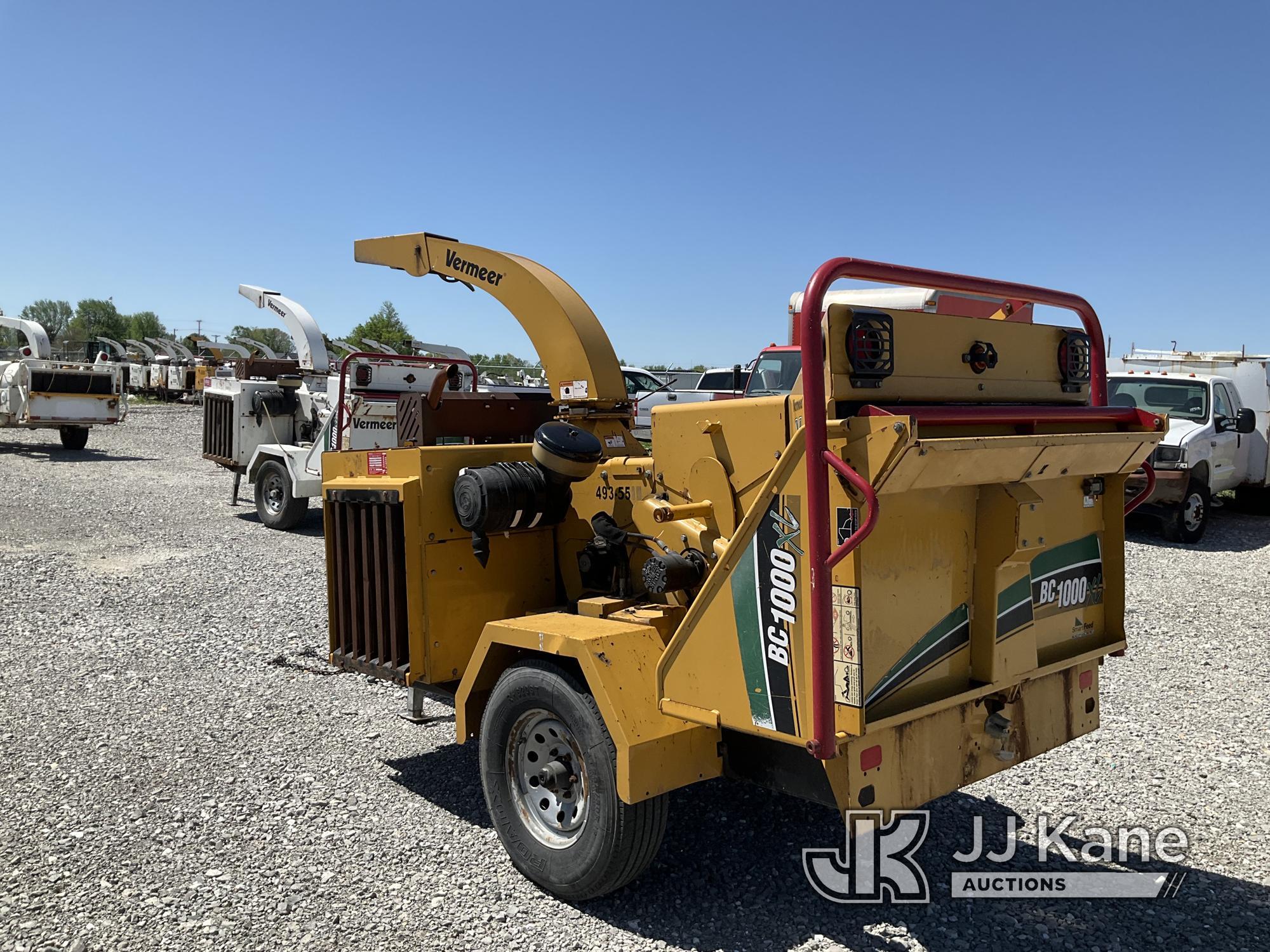 (Hawk Point, MO) 2015 Vermeer BC1000XL Chipper (12in Drum) Runs & Operates