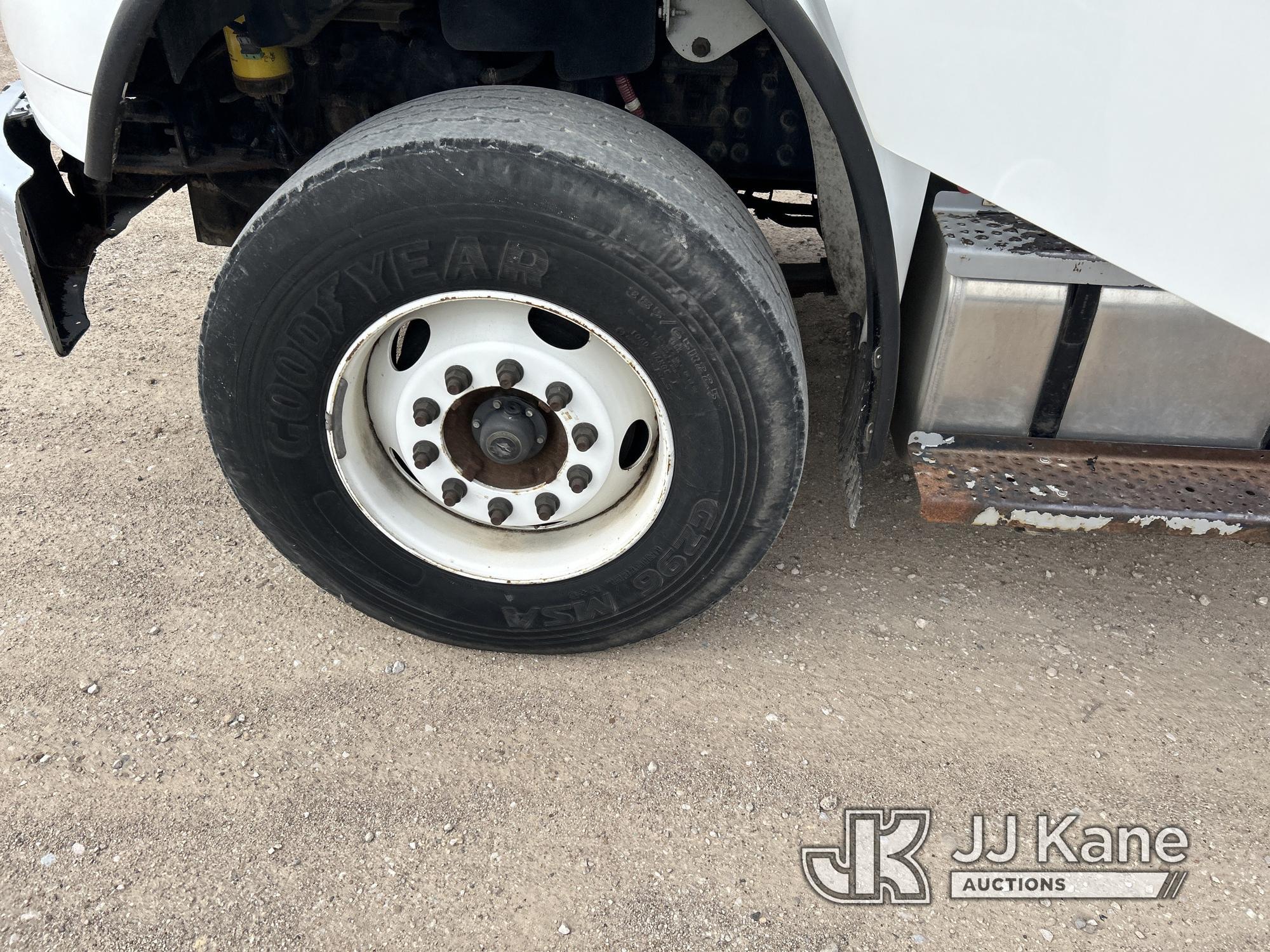 (Waxahachie, TX) Altec D3055B-TR, Hydraulic Truck Crane rear mounted on 2015 FREIGHTLINER M2-106 T/A