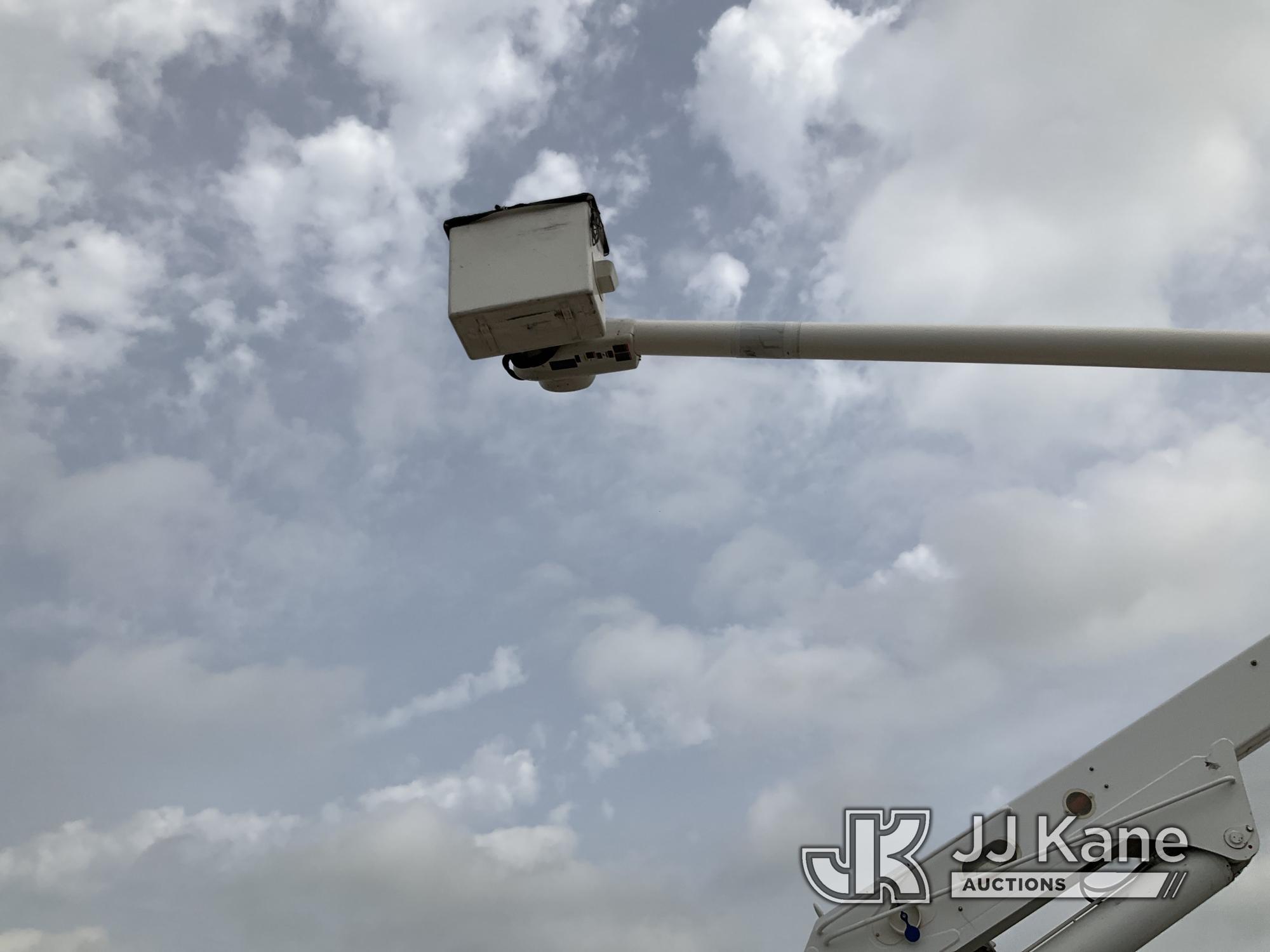 (Waxahachie, TX) Altec AM60E-MH, Over-Center Material Handling Bucket Truck rear mounted on 2016 Fre