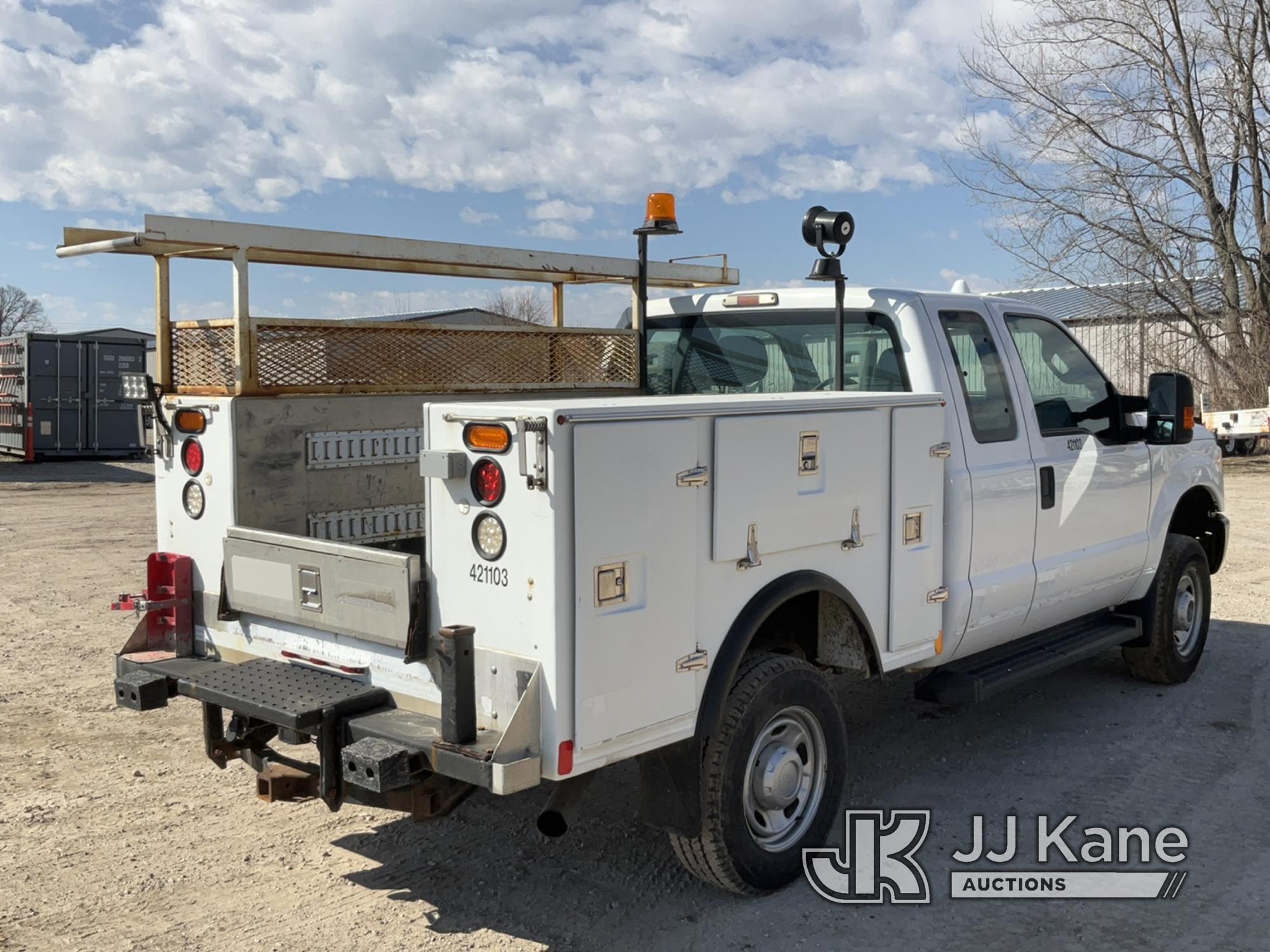 (Des Moines, IA) 2011 Ford F350 4x4 Extended-Cab Service Truck Runs & Moves