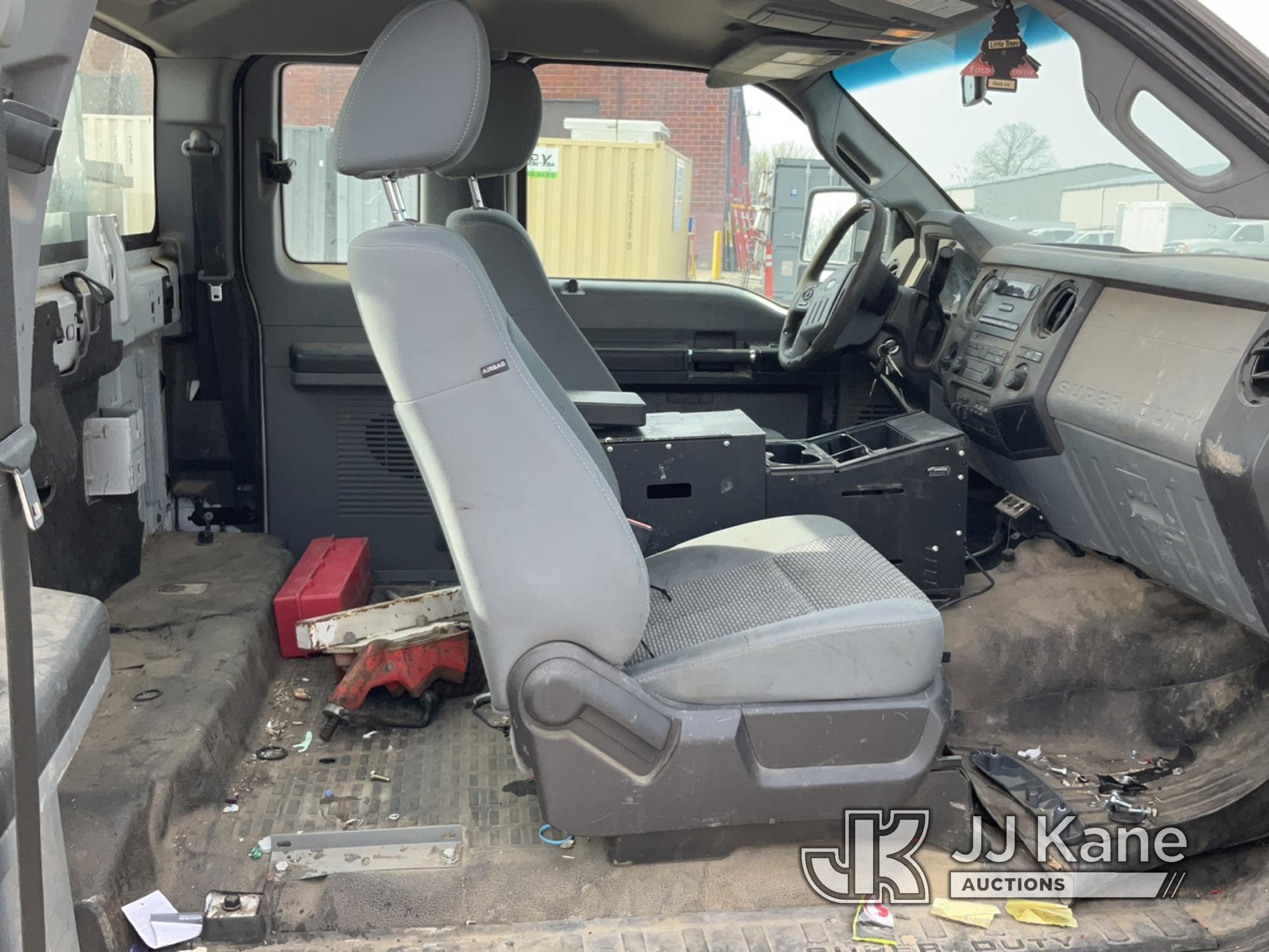 (Des Moines, IA) 2012 Ford F350 4x4 Extended-Cab Service Truck Runs & Moves) (Slight Rough Idle. Inv