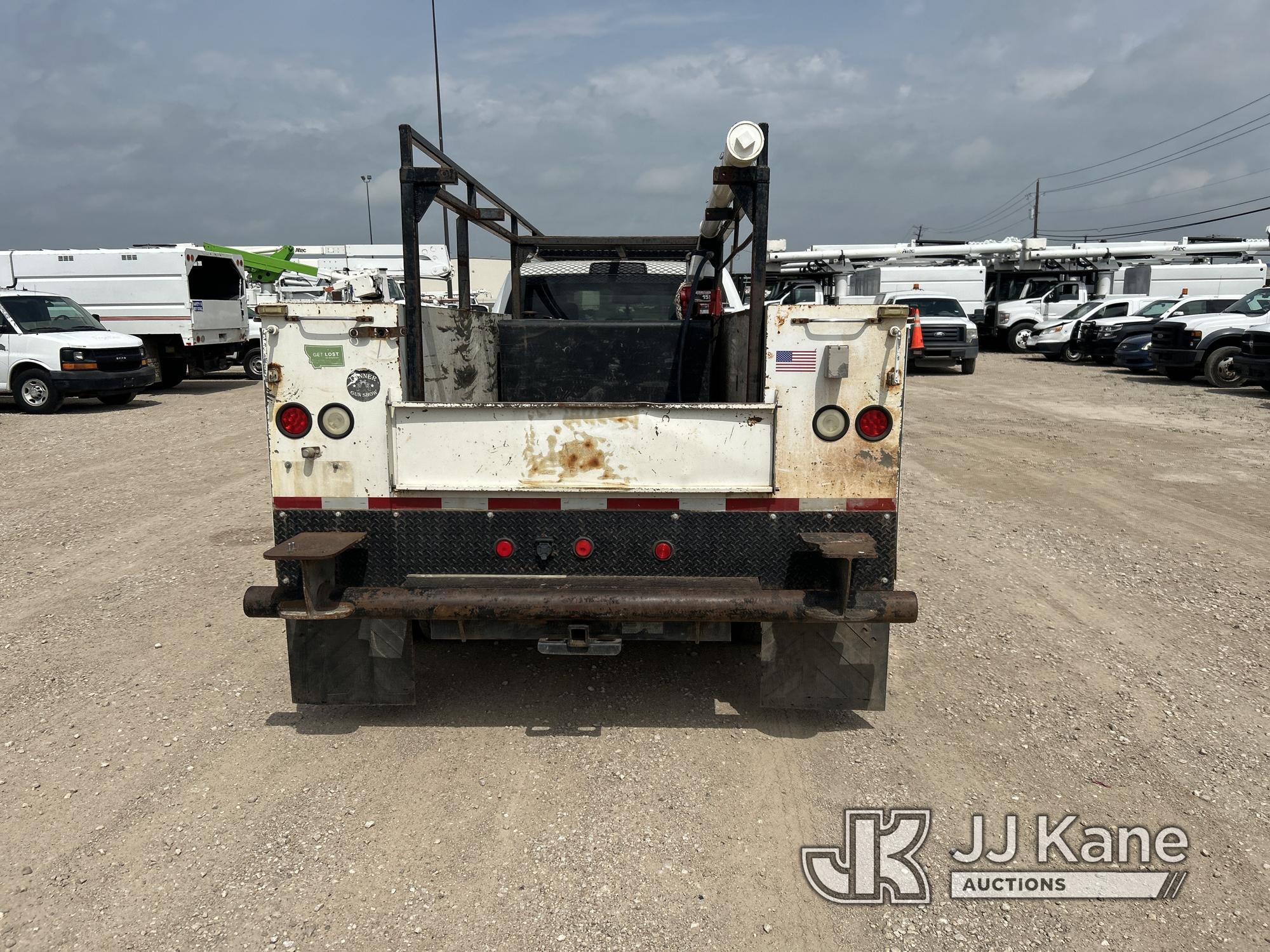 (Waxahachie, TX) 2016 RAM 4500 4x4 Crew-Cab Service Truck Runs & Moves)(Minor Body Damage