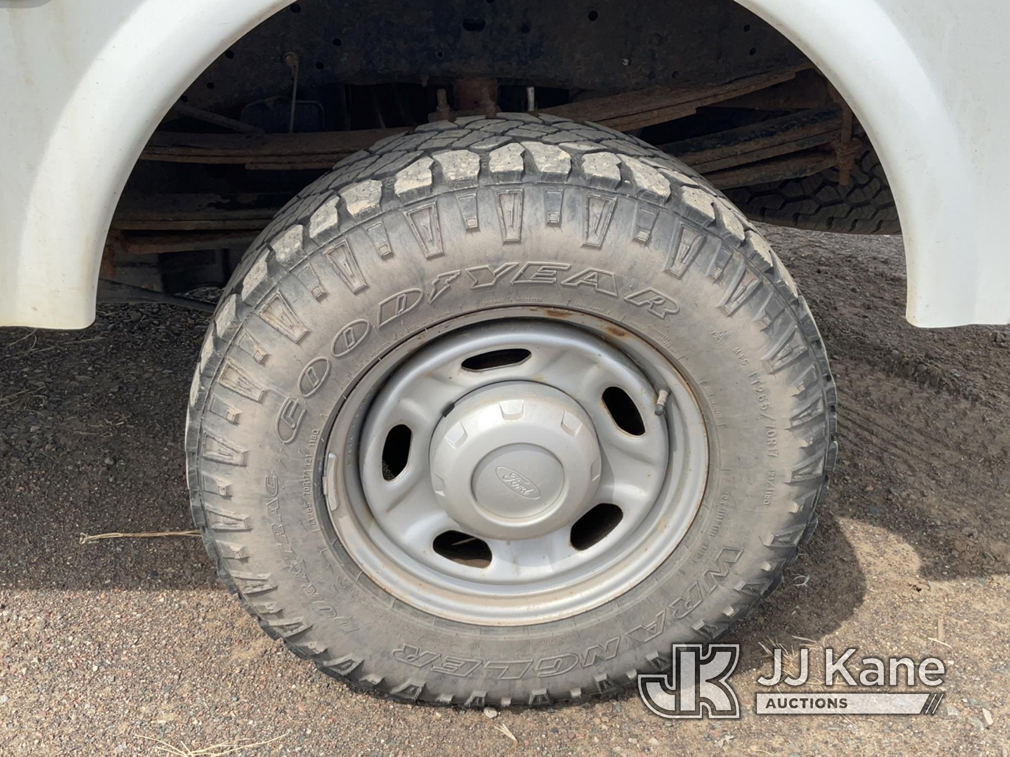 (Duluth, MN) 2016 Ford F250 4x4 Extended-Cab Service Truck, Garage Kept Runs and Moves) (Low Tire Pr