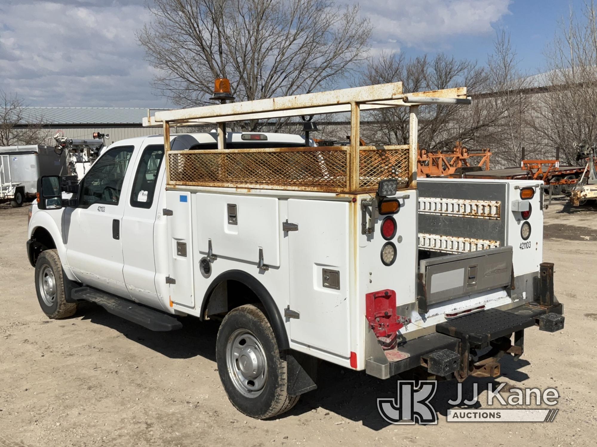 (Des Moines, IA) 2011 Ford F350 4x4 Extended-Cab Service Truck Runs & Moves