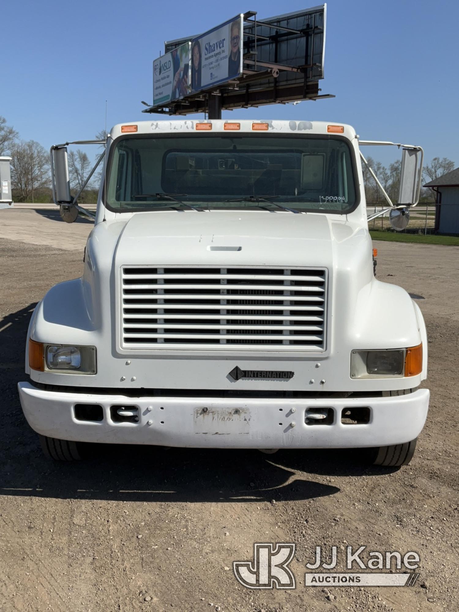 (South Beloit, IL) 2002 International 4700 Dump Flatbed Truck Runs & Moves) (PTO Operates But Has Hy