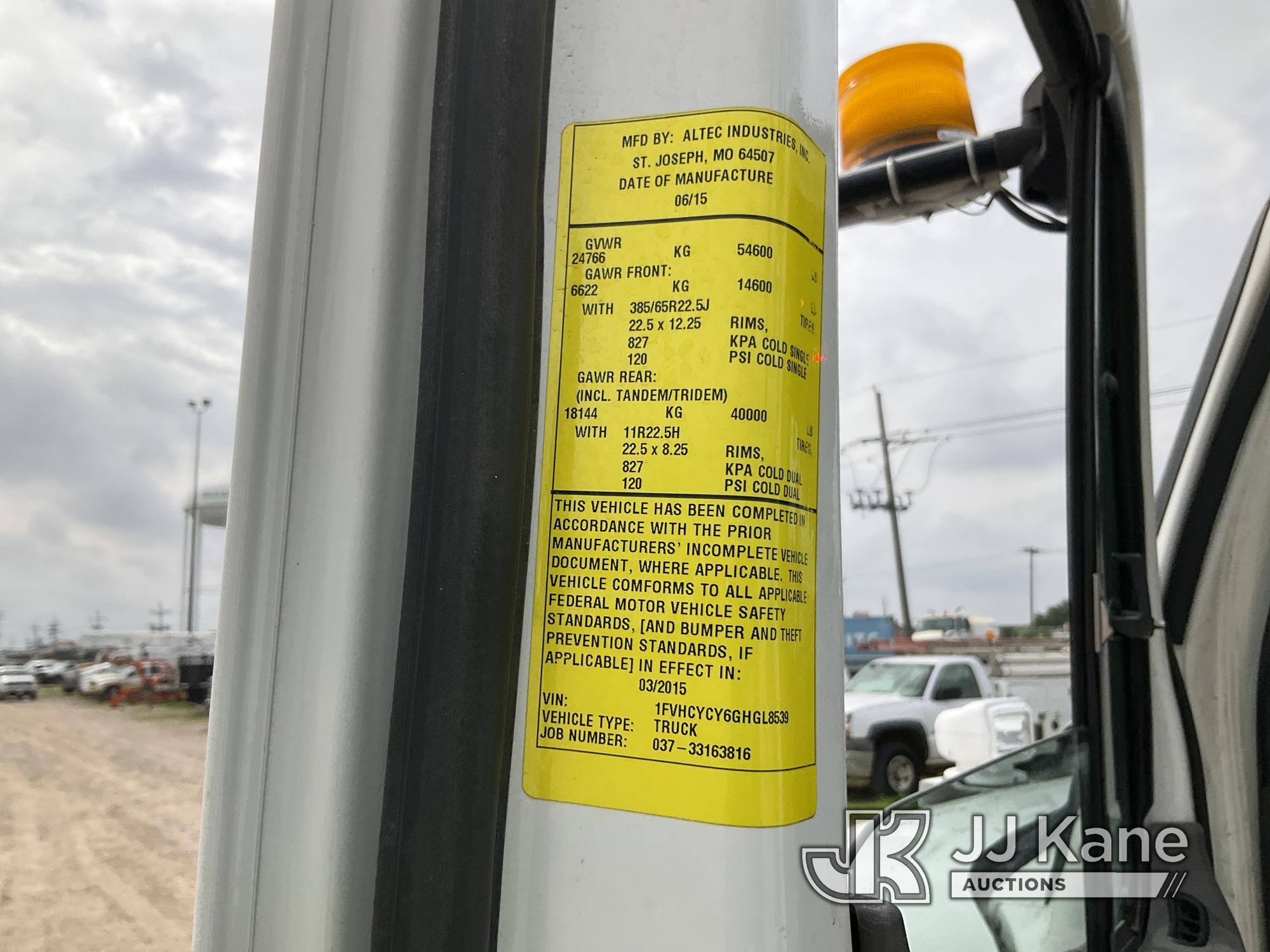 (Waxahachie, TX) Altec AM60E-MH, Over-Center Material Handling Bucket Truck rear mounted on 2016 Fre