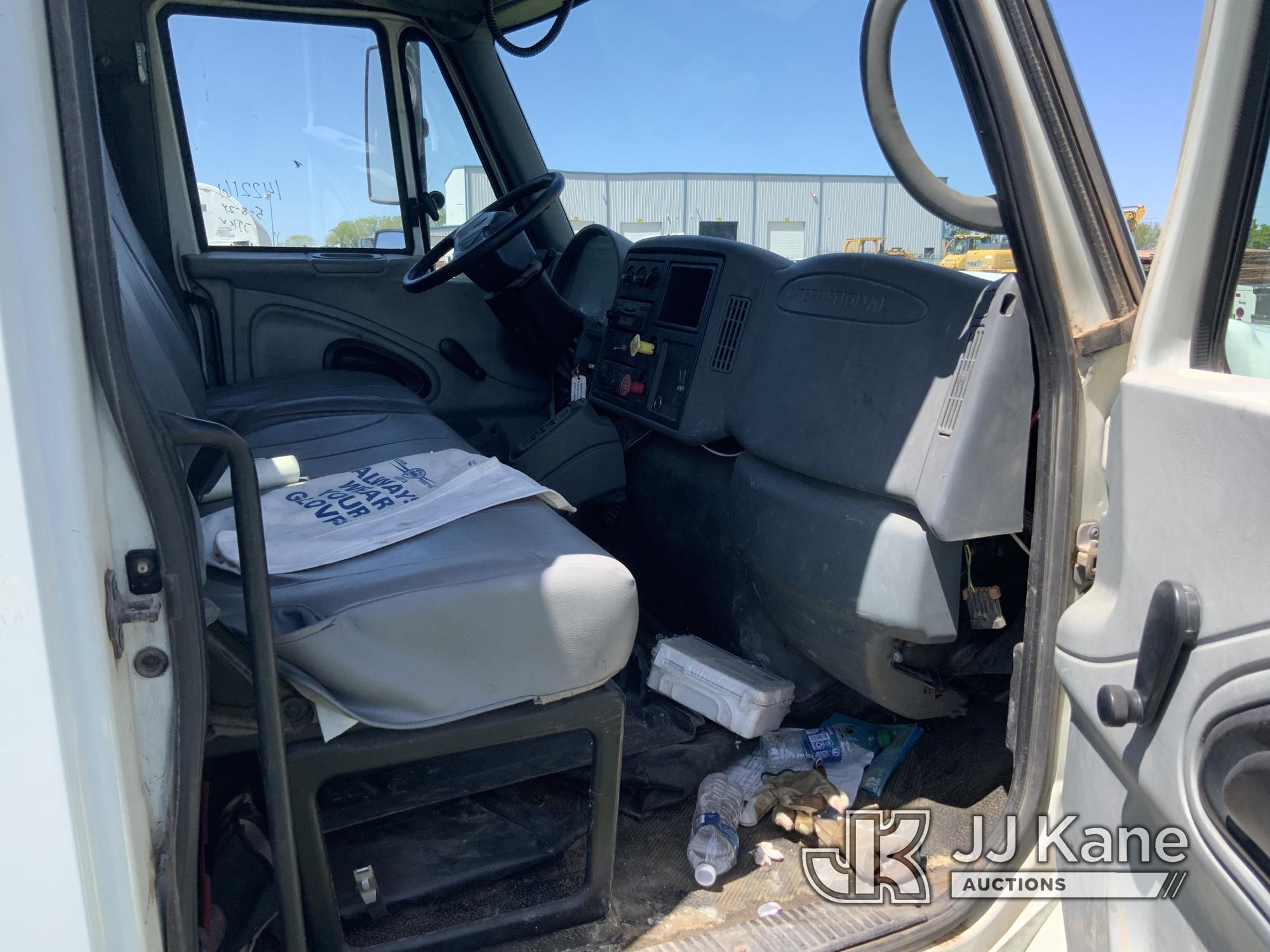 (Yukon, OK) Altec AA755L, Material Handling Bucket Truck rear mounted on 2008 International 4300 Uti