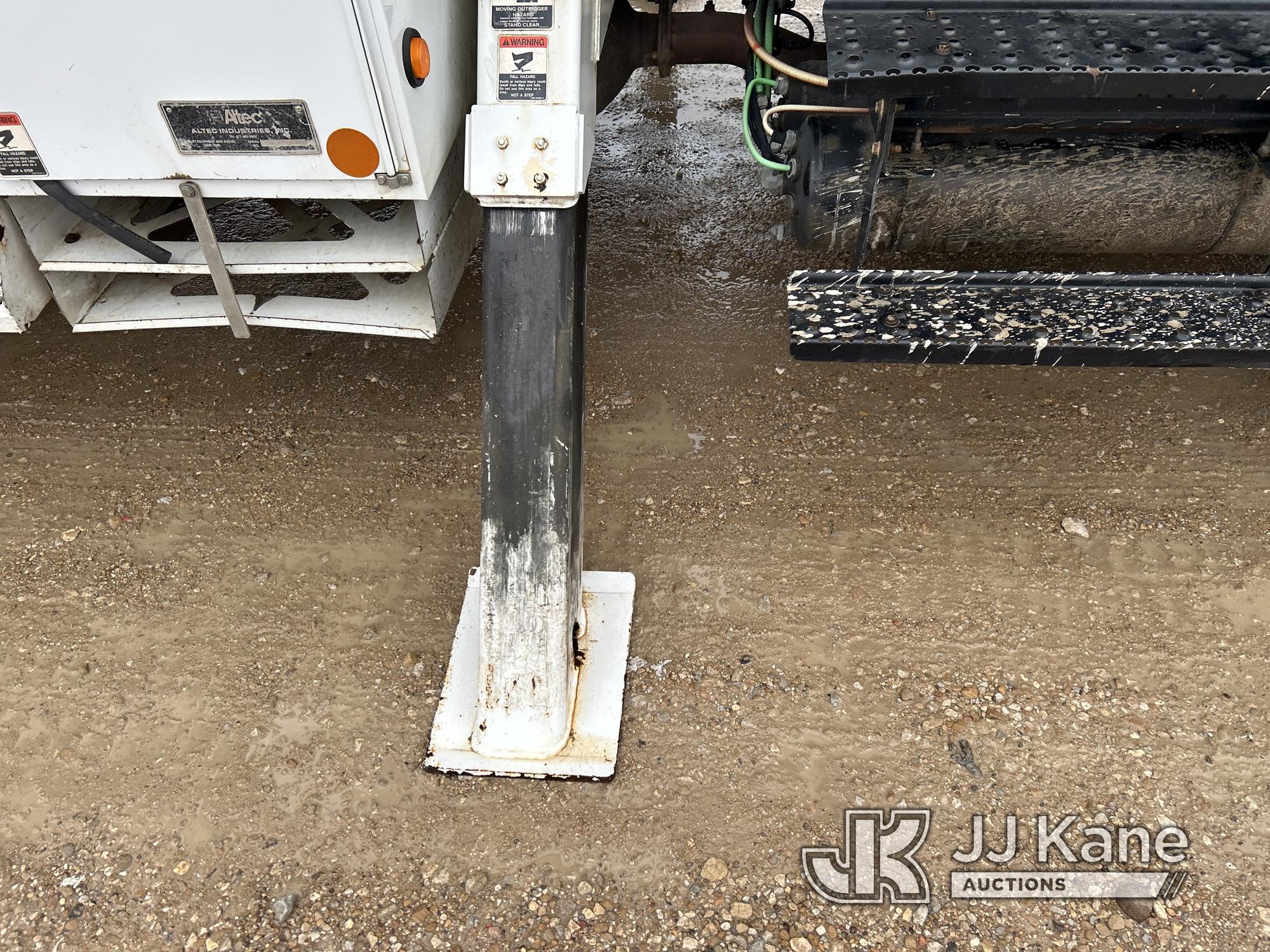 (Waxahachie, TX) Altec DM47B-TR, Digger Derrick rear mounted on 2013 International 4300 Utility Truc