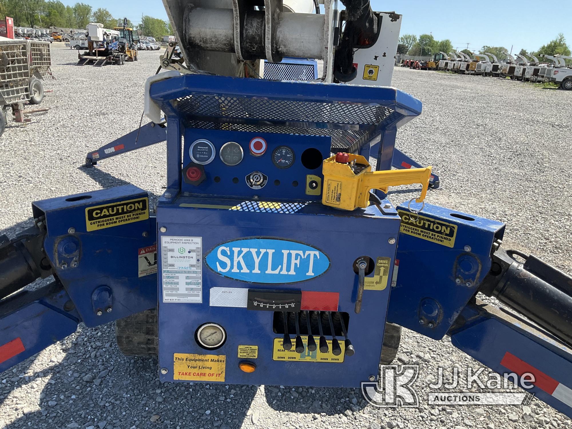 (Hawk Point, MO) Versalift VST-52I, Articulating & Telescopic Bucket mounted on 2016 SkyLift Super-A