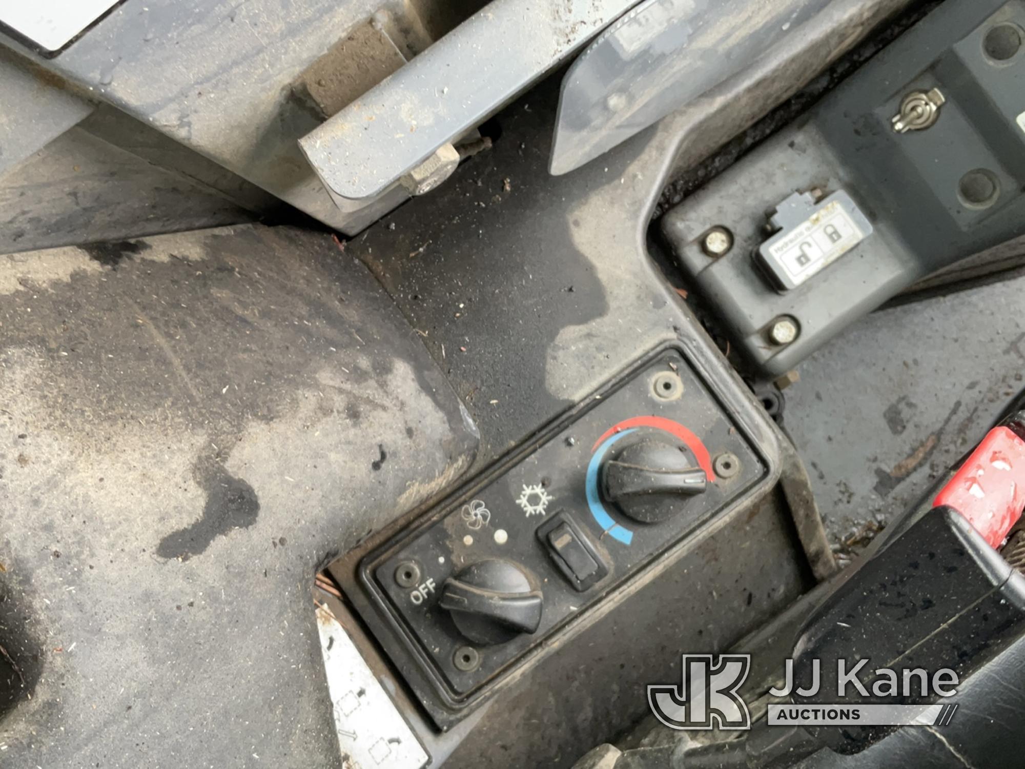 (Bagley, MN) 2014 Takeuchi TL12 Tracked Skid Steer Loader, Electrical Co-Op Owned, Garage Kept Runs,