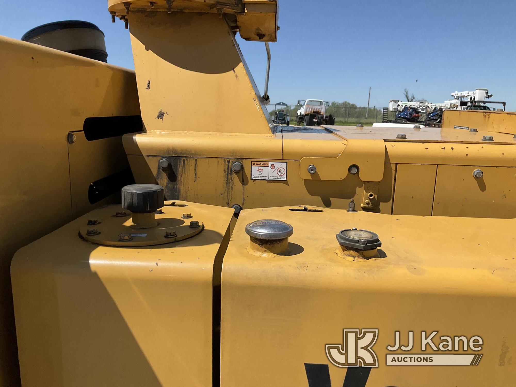 (Hawk Point, MO) 2013 Vermeer BC1800XL Chipper (18in Drum) No Title) (Runs & Operates.