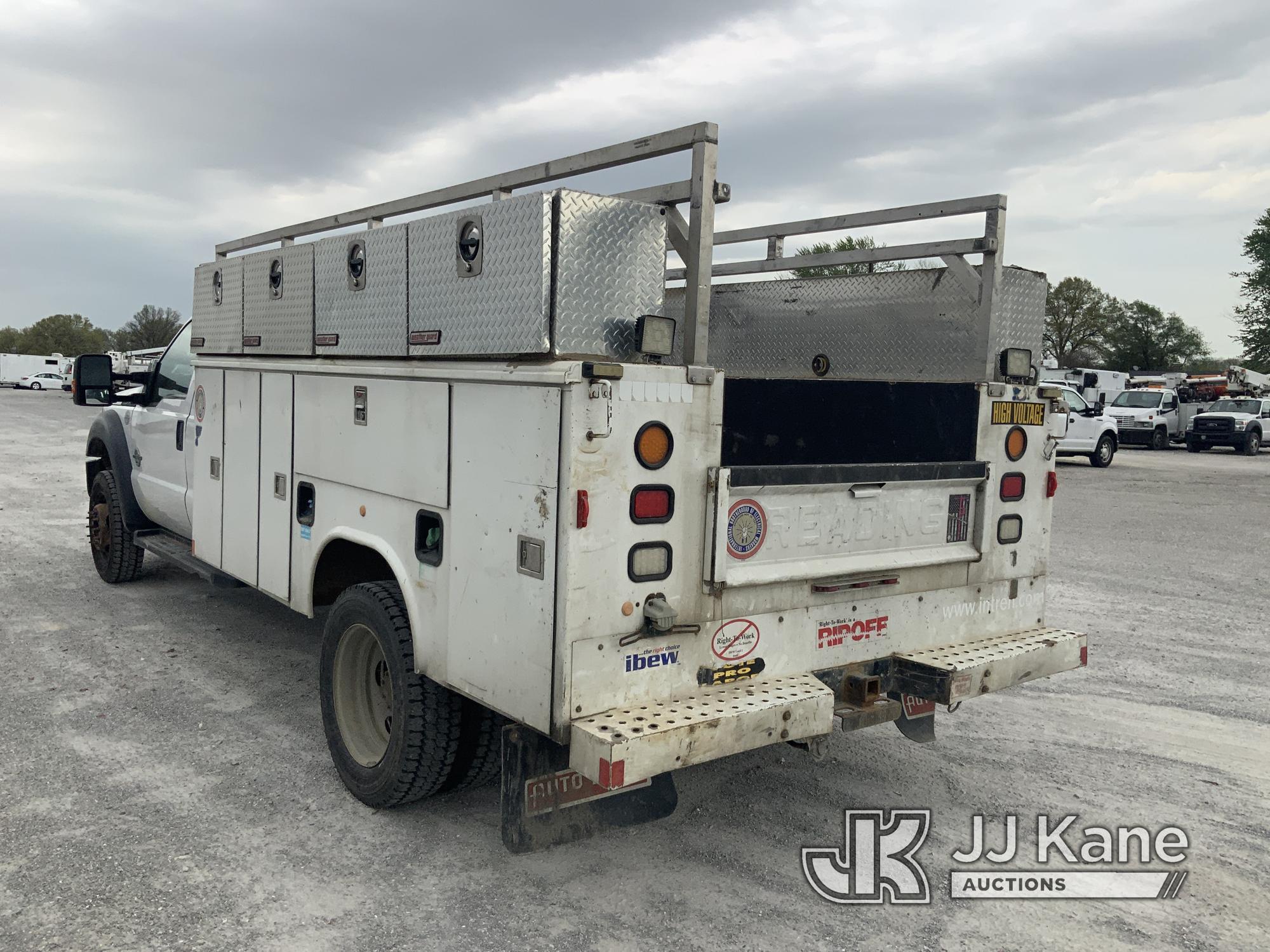 (Hawk Point, MO) 2016 Ford F550 4x4 Extended-Cab Service Truck Runs & Moves) (Body Damage