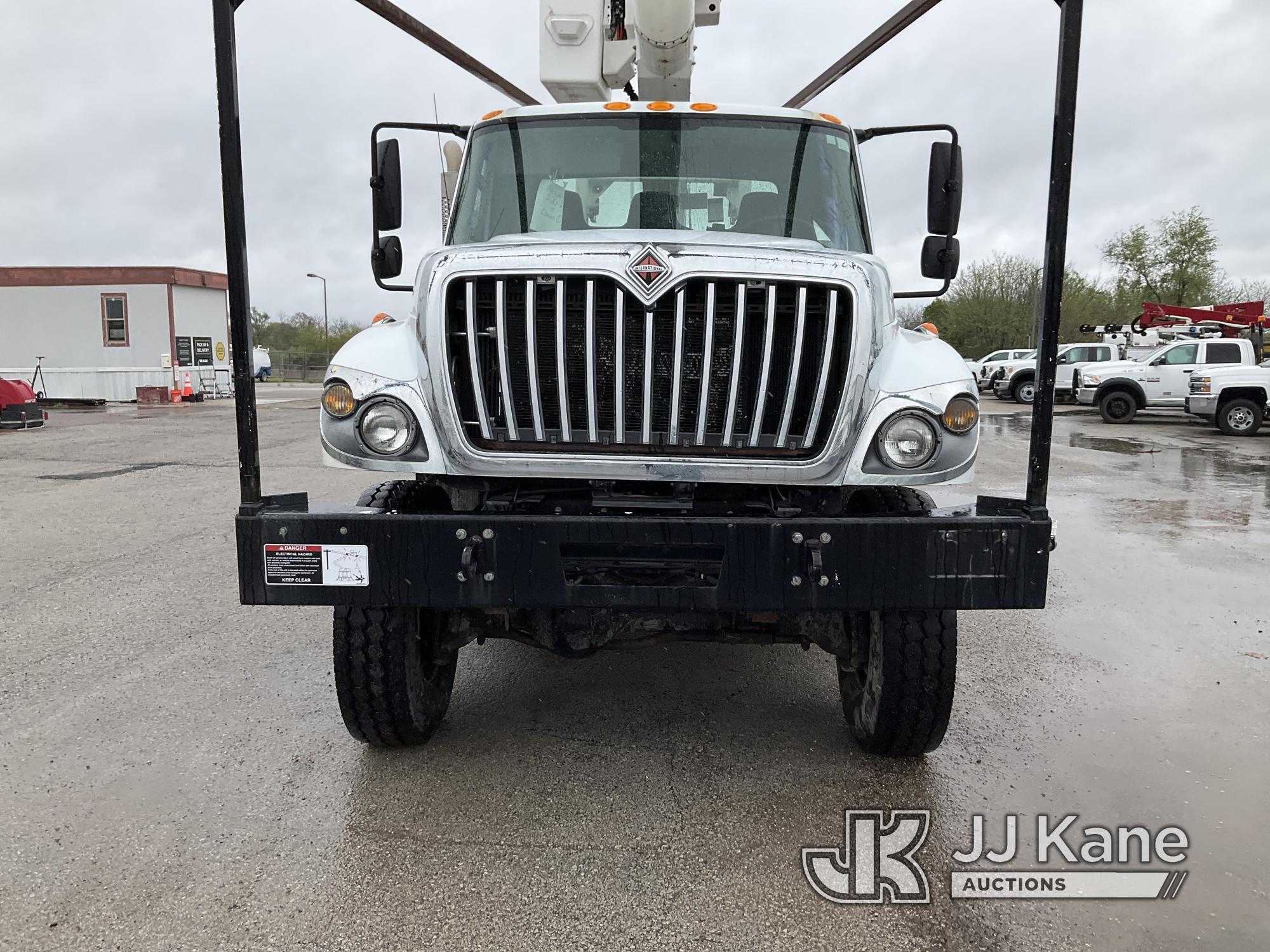 (Kansas City, MO) Altec AA755, Material Handling Bucket Truck rear mounted on 2013 International 430