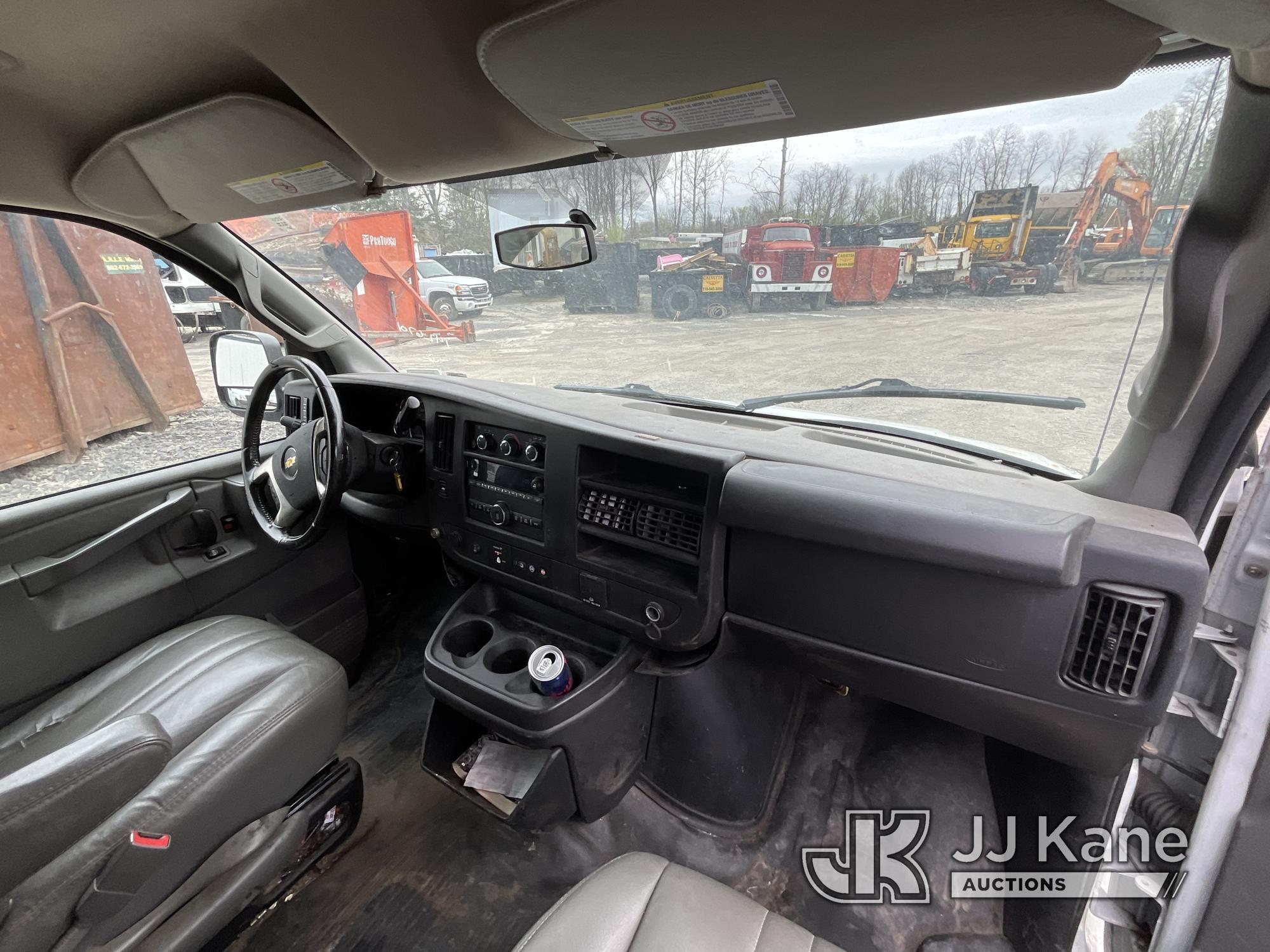 (Catskill, NY) 2016 Chevrolet Express G3500 Cargo Van Runs & Moves) (Rust/Body Damage