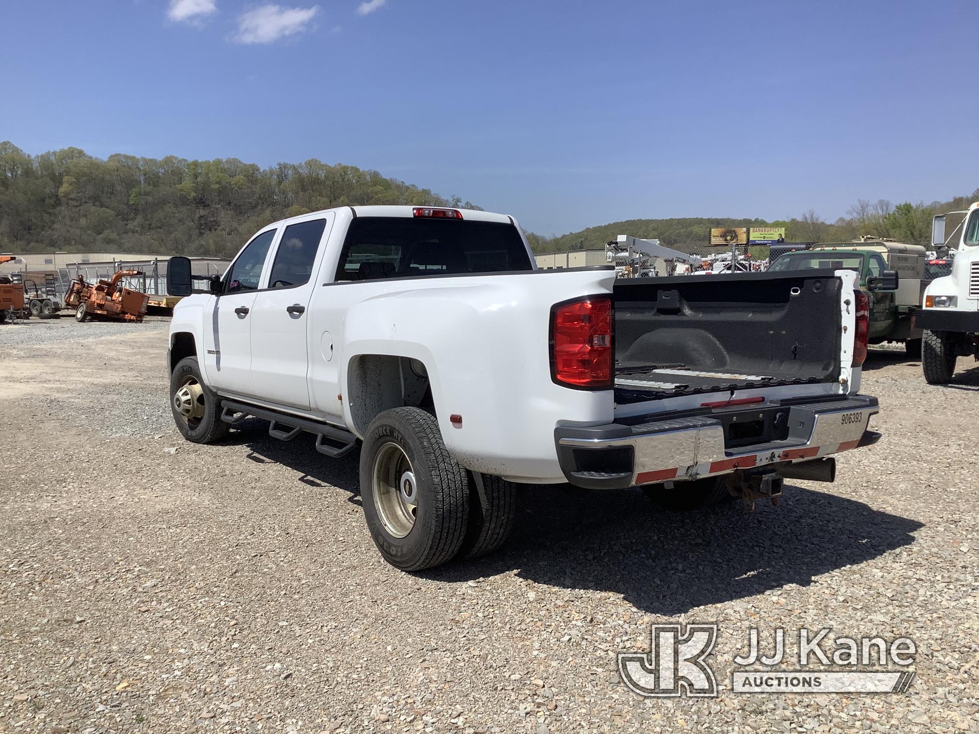 (Smock, PA) 2015 Chevrolet Silverado 3500HD 4x4 Crew-Cab Pickup Truck Runs & Moves, Missing Tailgate