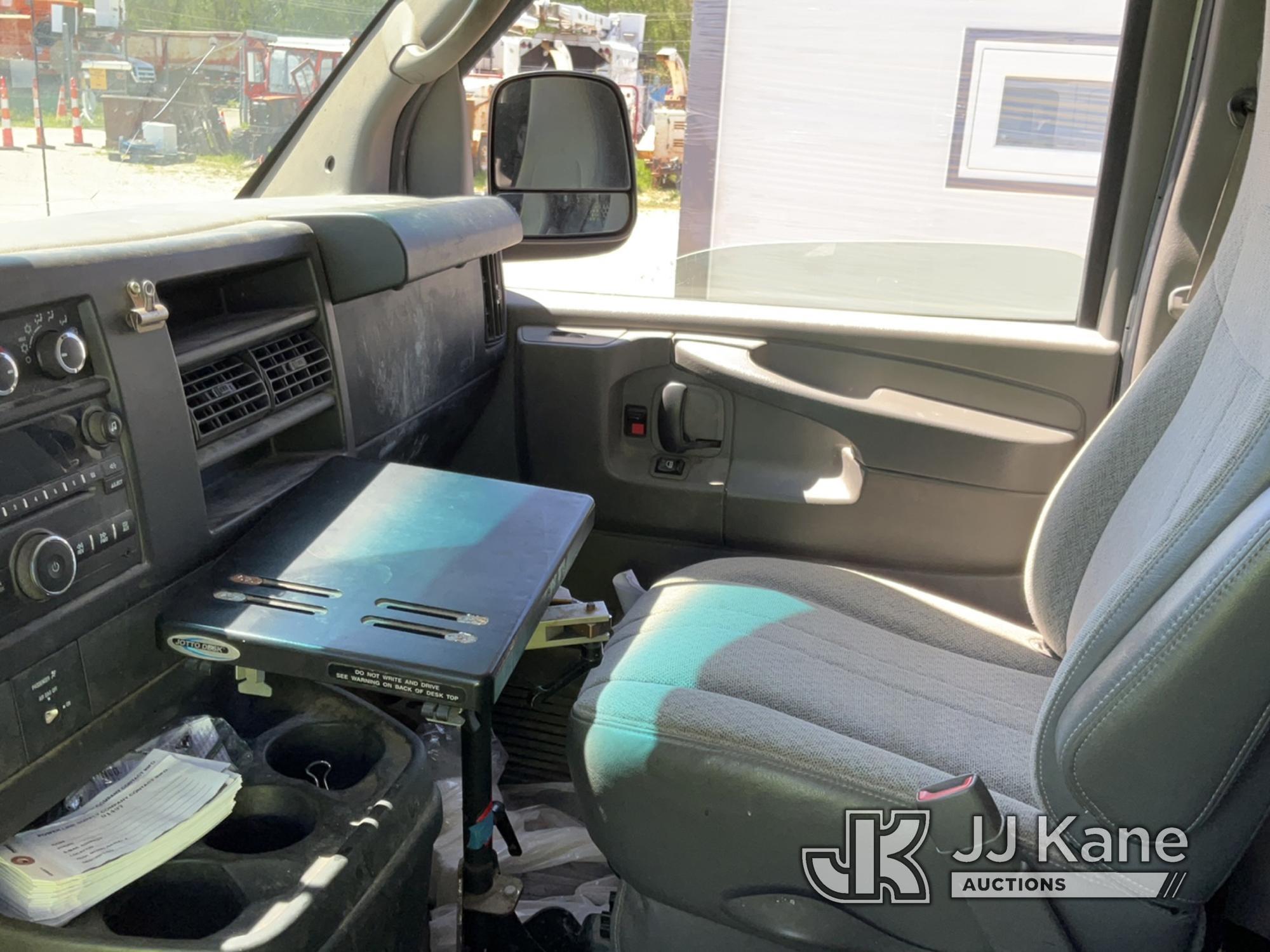 (Charlotte, MI) 2010 Chevrolet Express G2500 Cargo Van Runs, Does Not Move, Rust, Cracked Windshield