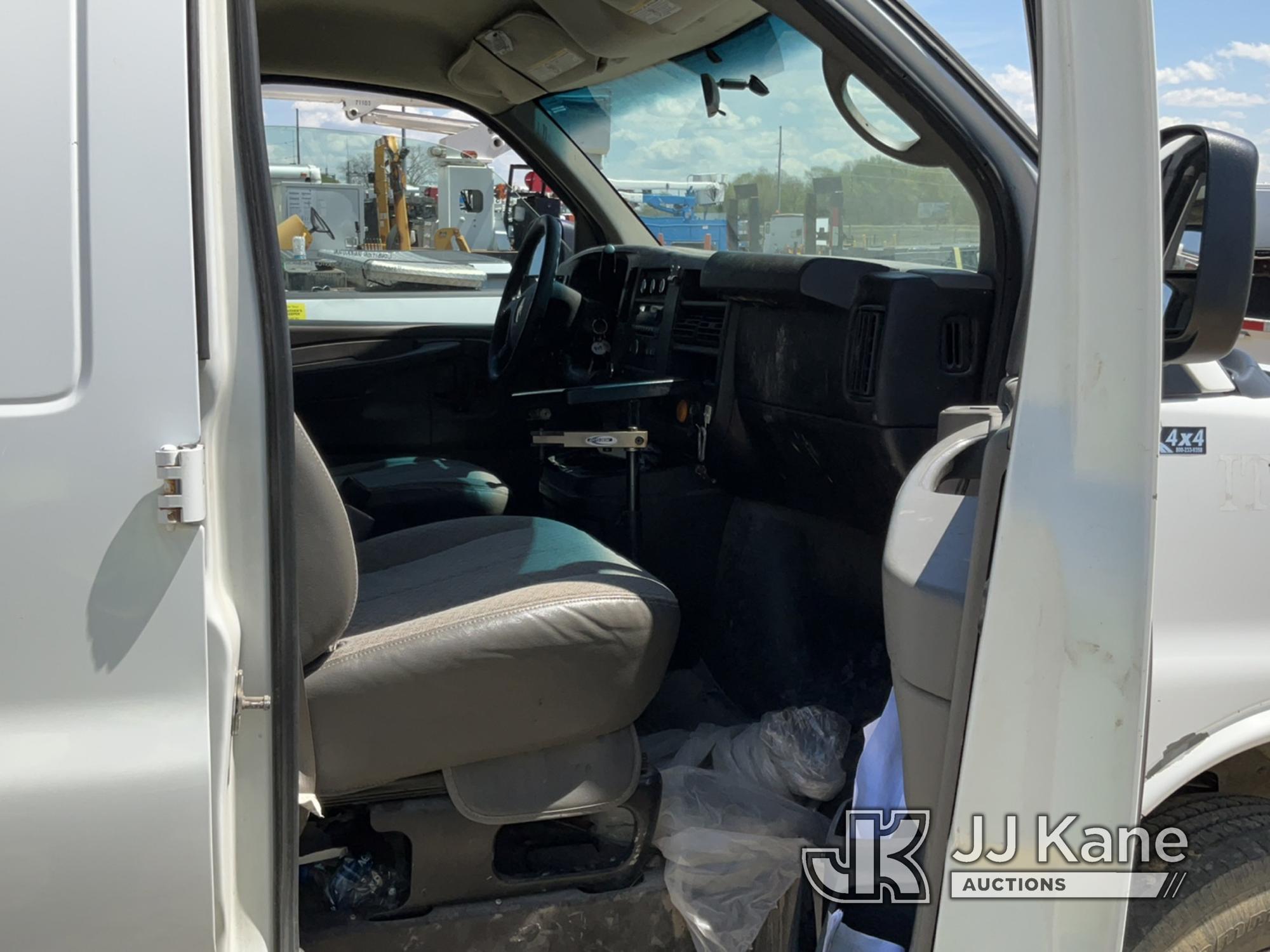 (Charlotte, MI) 2010 Chevrolet Express G2500 Cargo Van Runs, Does Not Move, Rust, Cracked Windshield