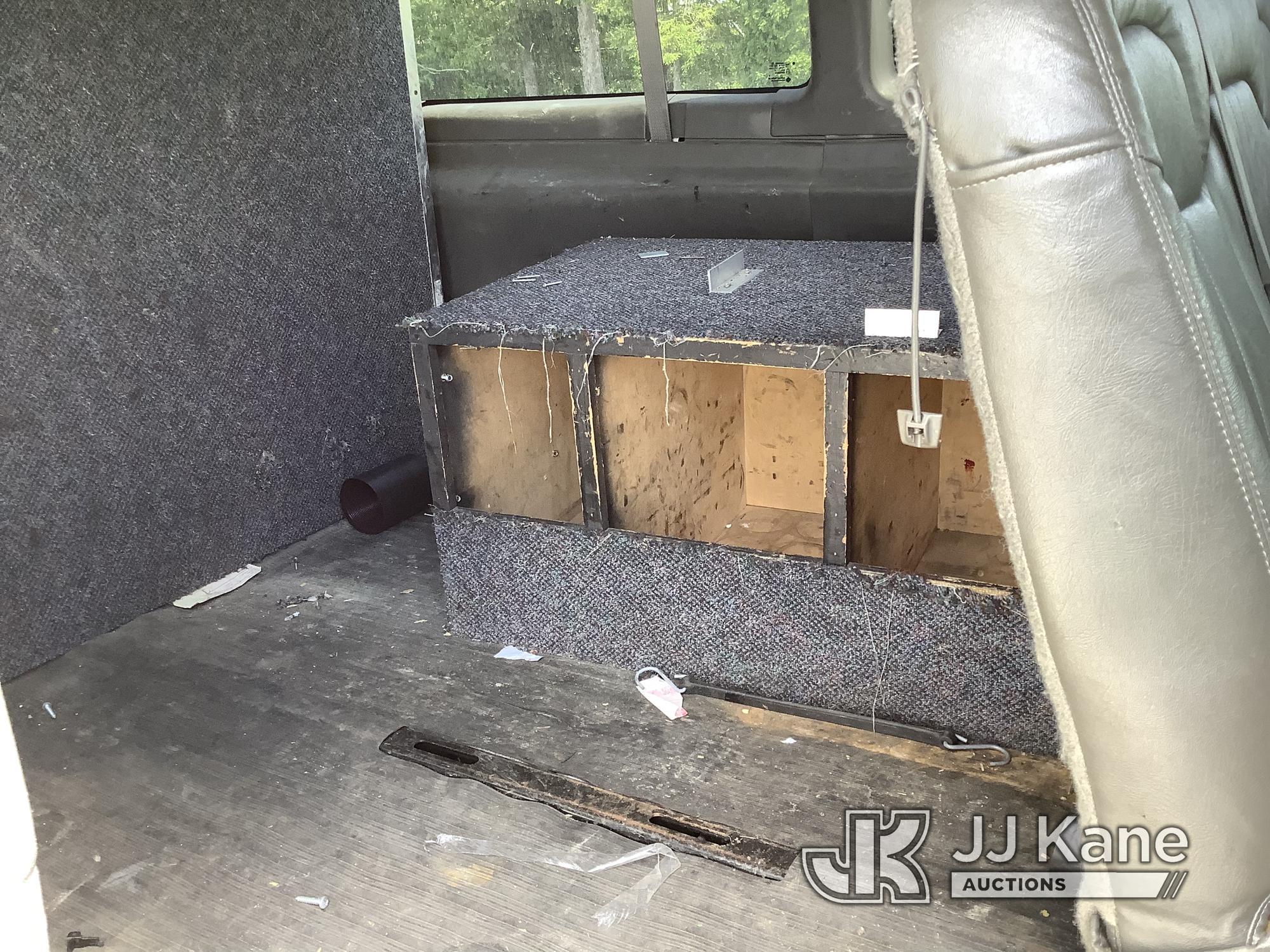 (Chester Springs, PA) 2009 GMC Savana G3500 Cargo Van Runs & Moves, Rust & Body Damage) (Inspection