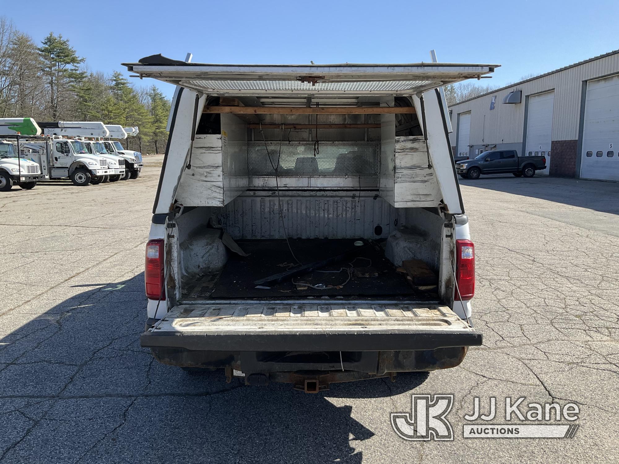 (Wells, ME) 2016 Ford F250 4x4 Crew-Cab Pickup Truck Runs & Moves) (Check Engine Light On, Body/Rust