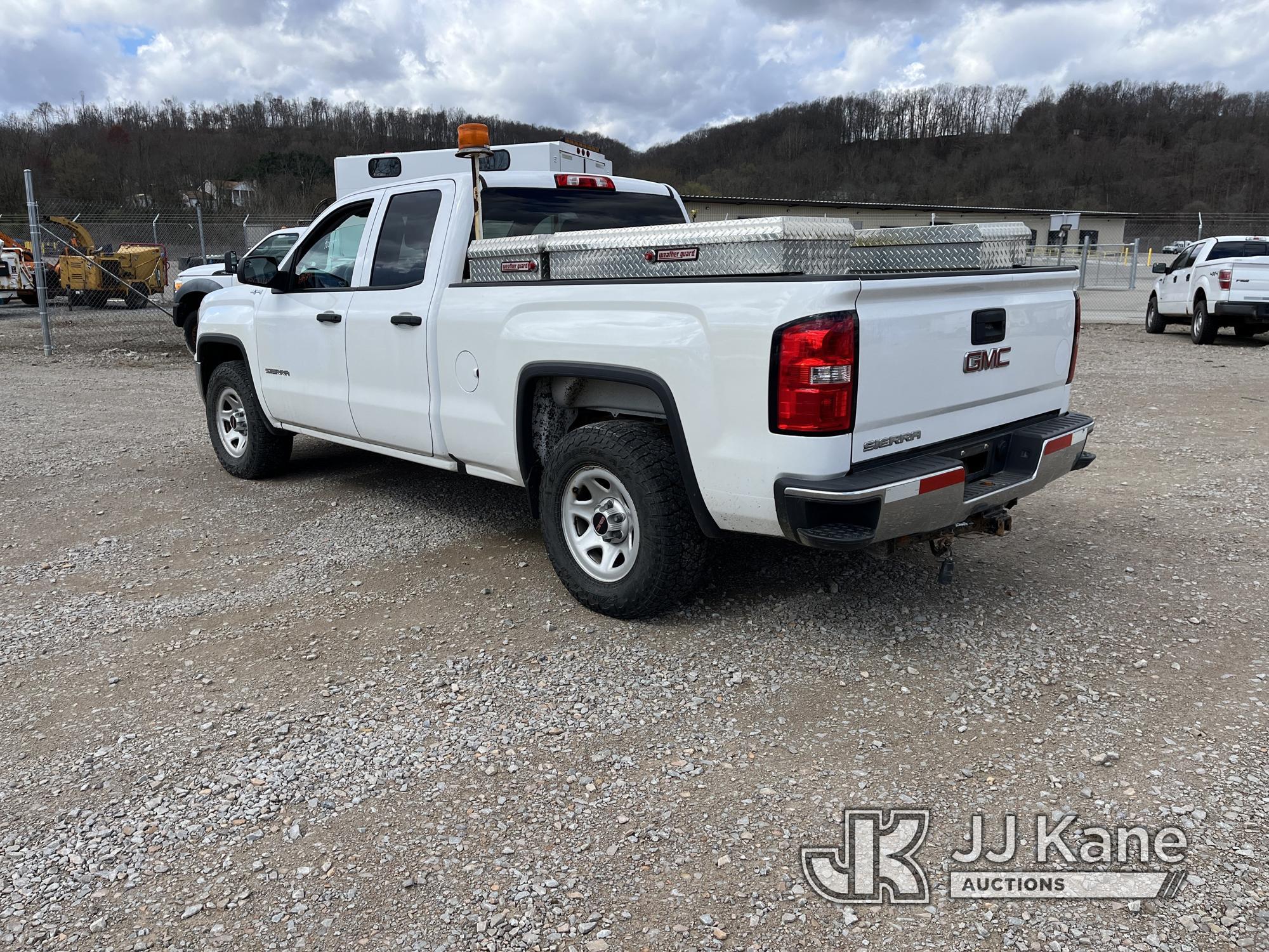 (Smock, PA) 2016 GMC Sierra 1500 4x4 Extended-Cab Pickup Truck Title Delay) (Runs & Moves, Check Eng