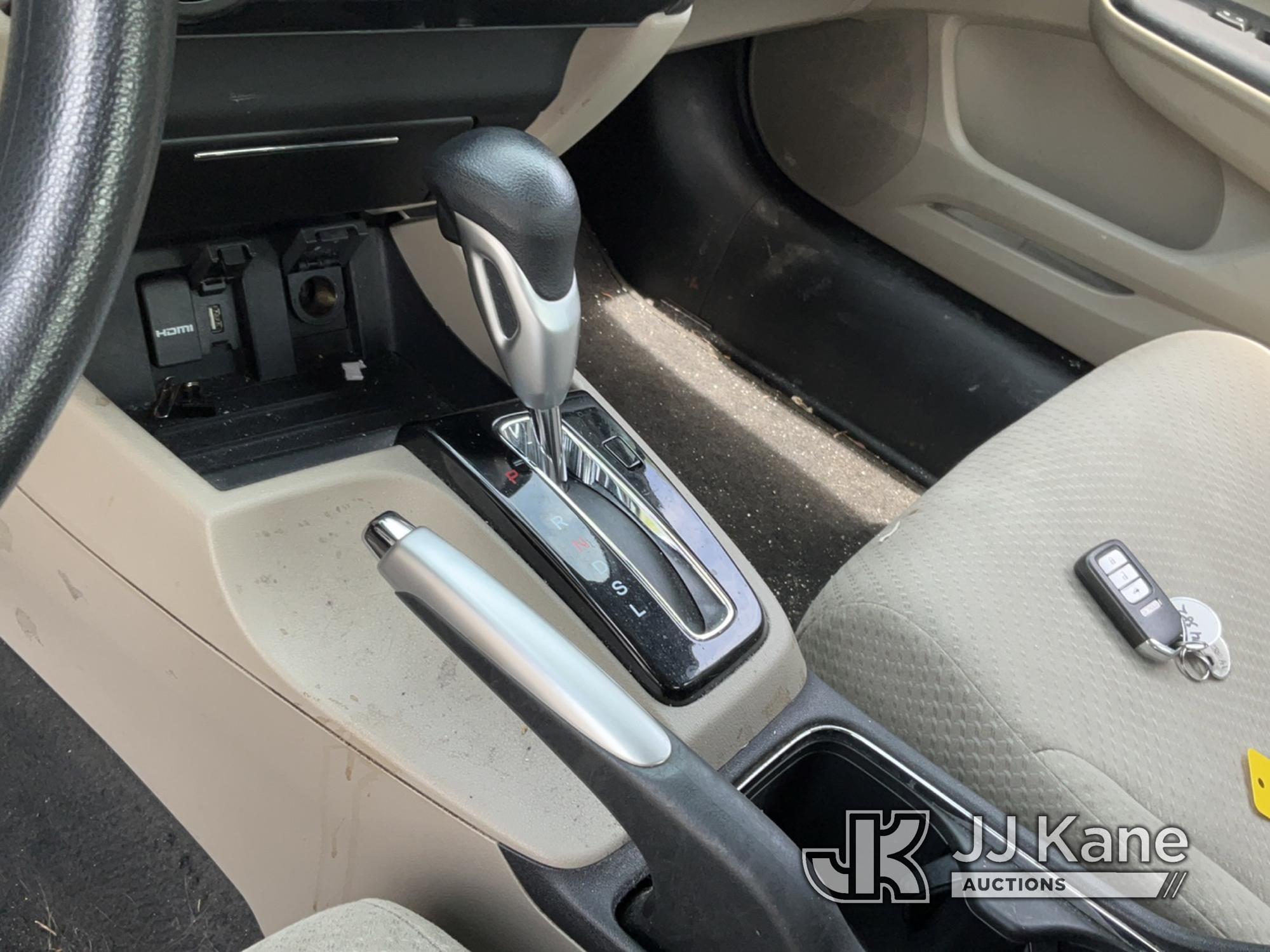 (Chester Springs, PA) 2015 Honda Civic Hybrid 4-Door Sedan Runs & Moves, Mildew Smell, Body & Rust D