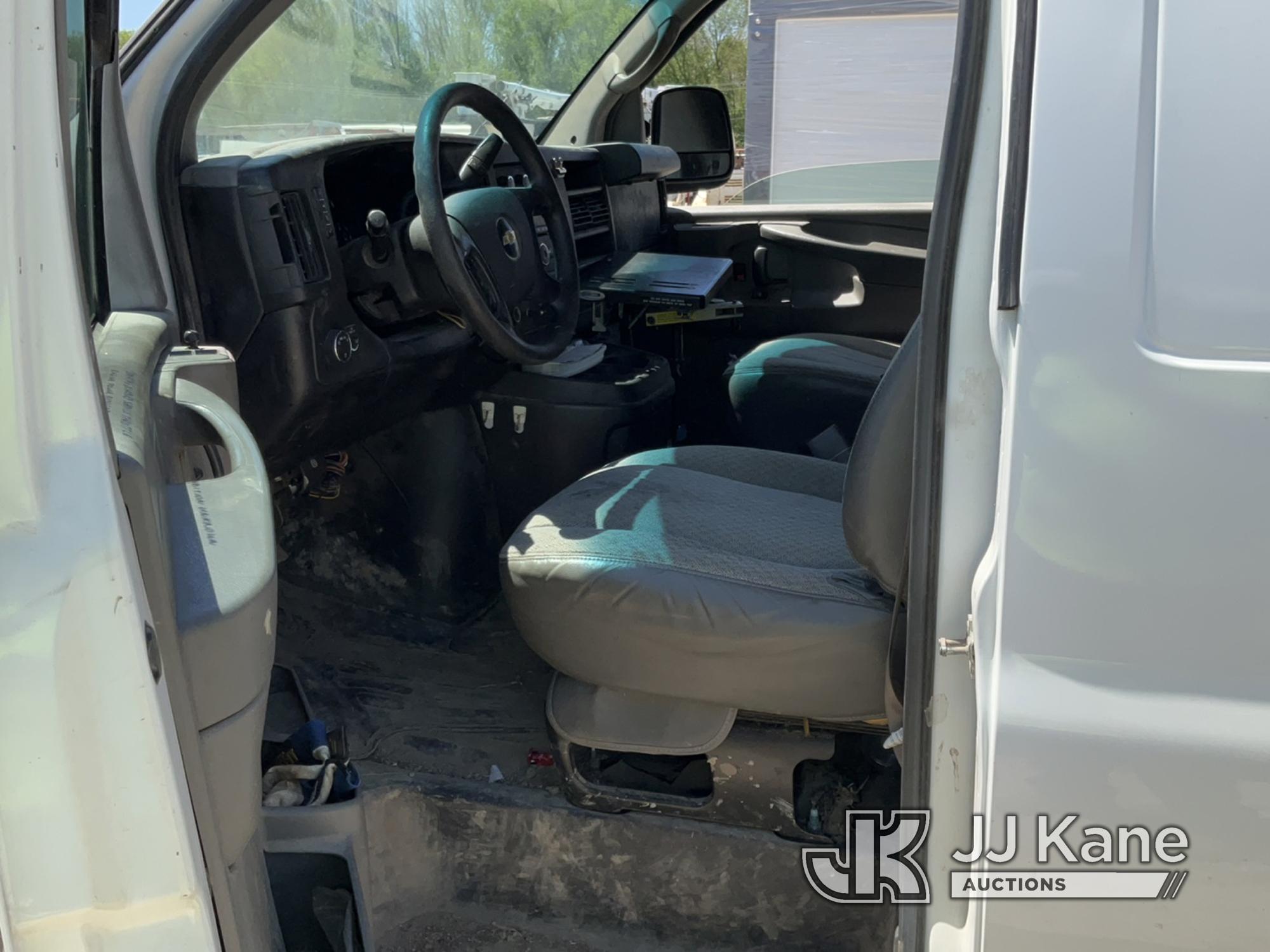 (Charlotte, MI) 2010 Chevrolet Express G2500 Cargo Van Runs, Does Not Move, Rust, Cracked Windshield