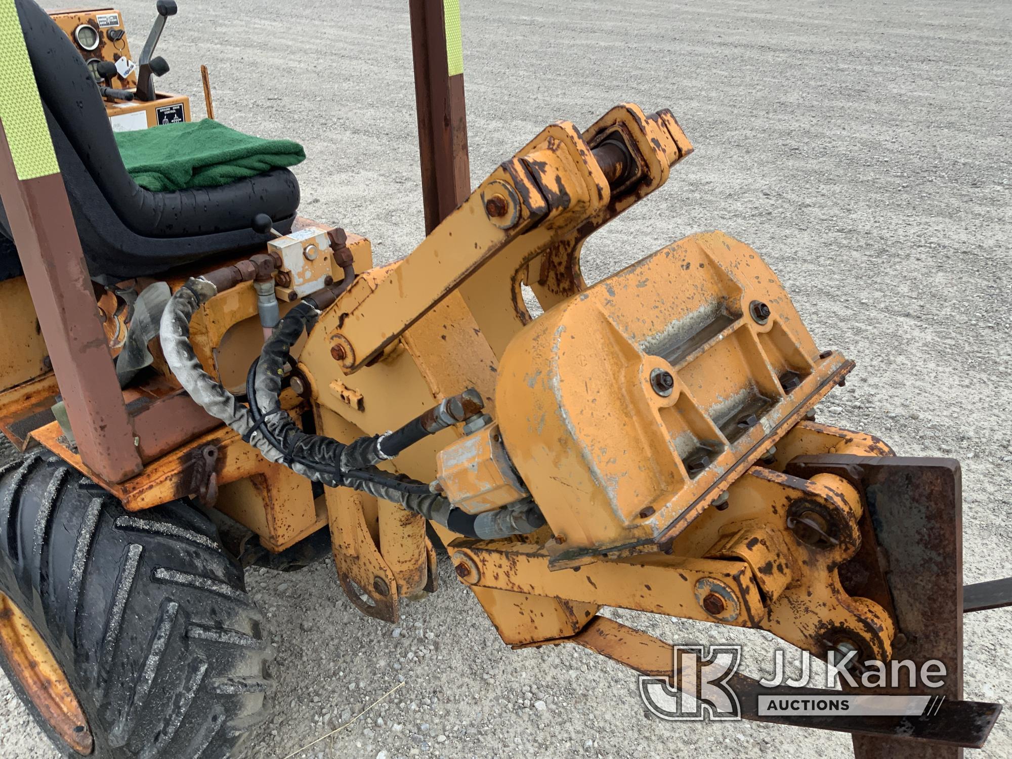 (Fort Wayne, IN) 1994 Case Maxi Sneaker C Articulating Rubber Tired Trencher Runs & Operates