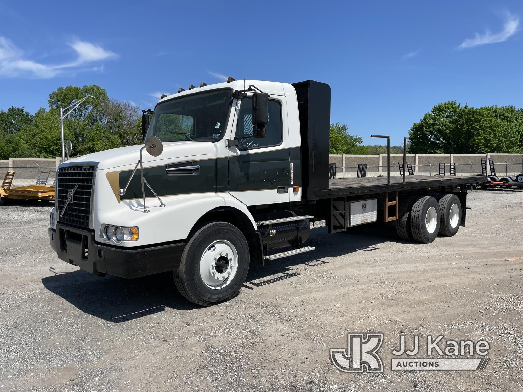 (Plymouth Meeting, PA) 2007 Volvo VHD T/A Flatbed Truck Runs & Moves, Body & Rust Damage