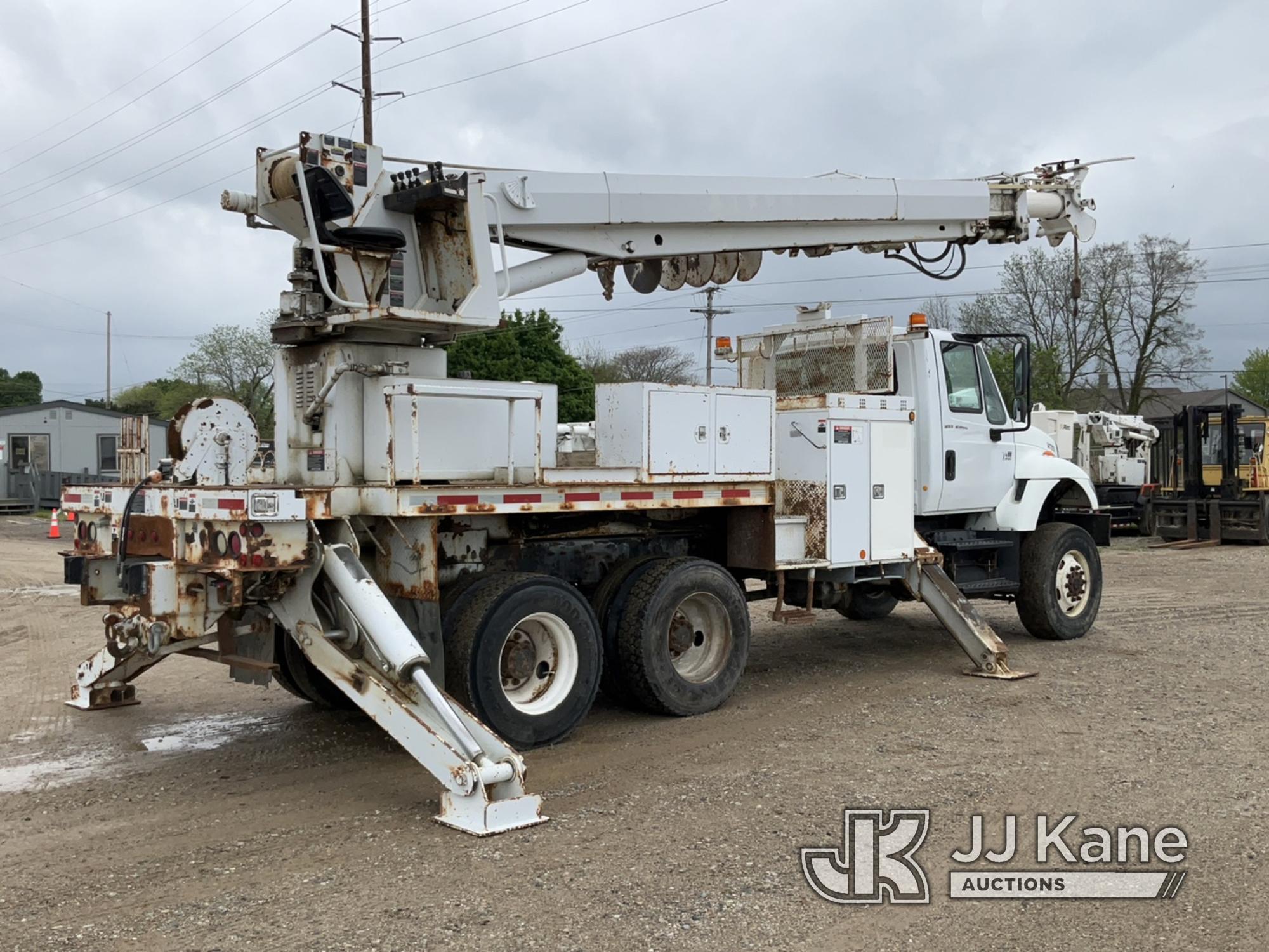 (Charlotte, MI) Altec D3060-TR, Digger Derrick rear mounted on 2004 International 7400 6x6 T/A Utili