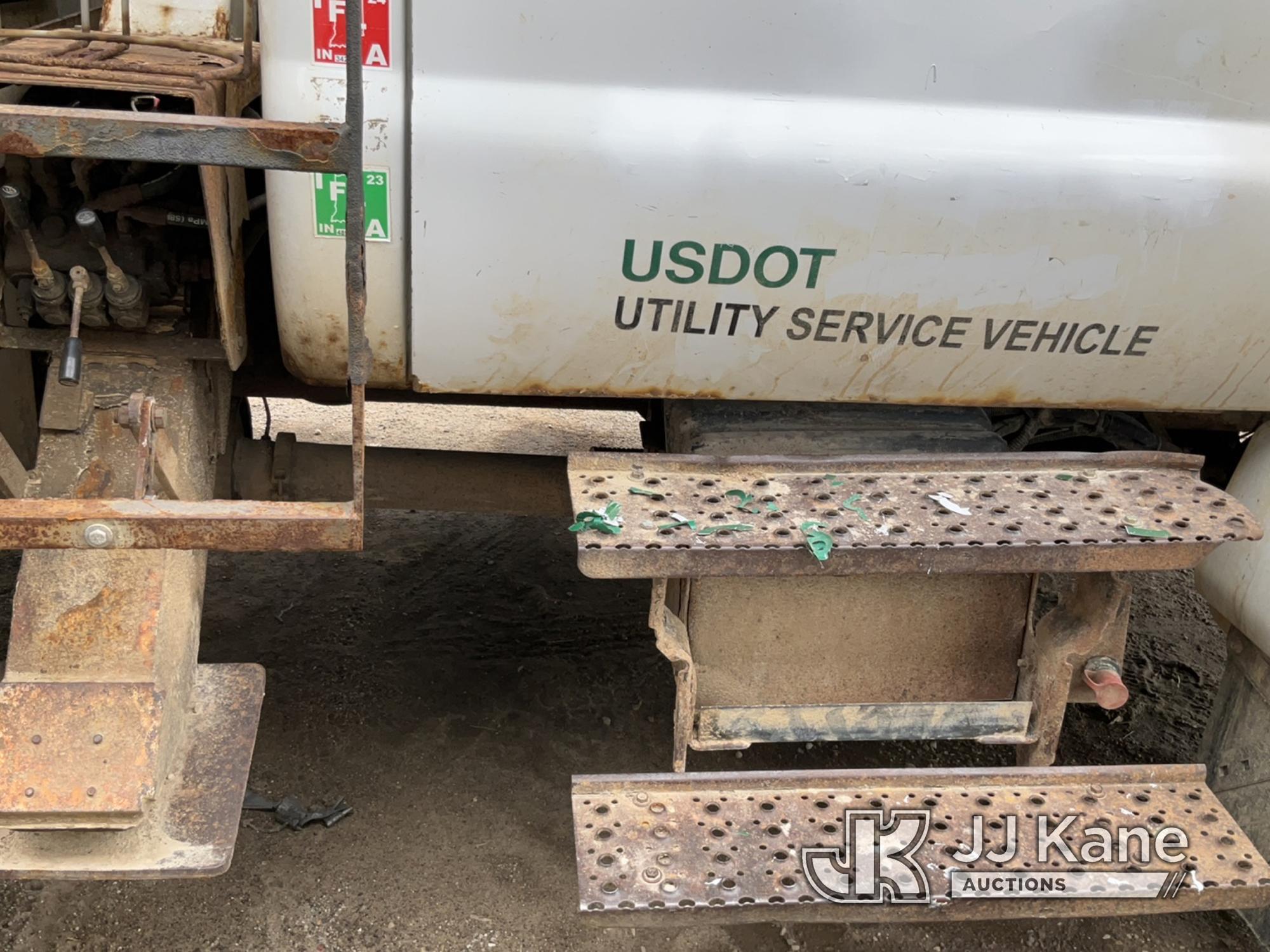 (Charlotte, MI) Altec LRV55, Over-Center Bucket Truck mounted behind cab on 2010 Ford F750 Chipper D