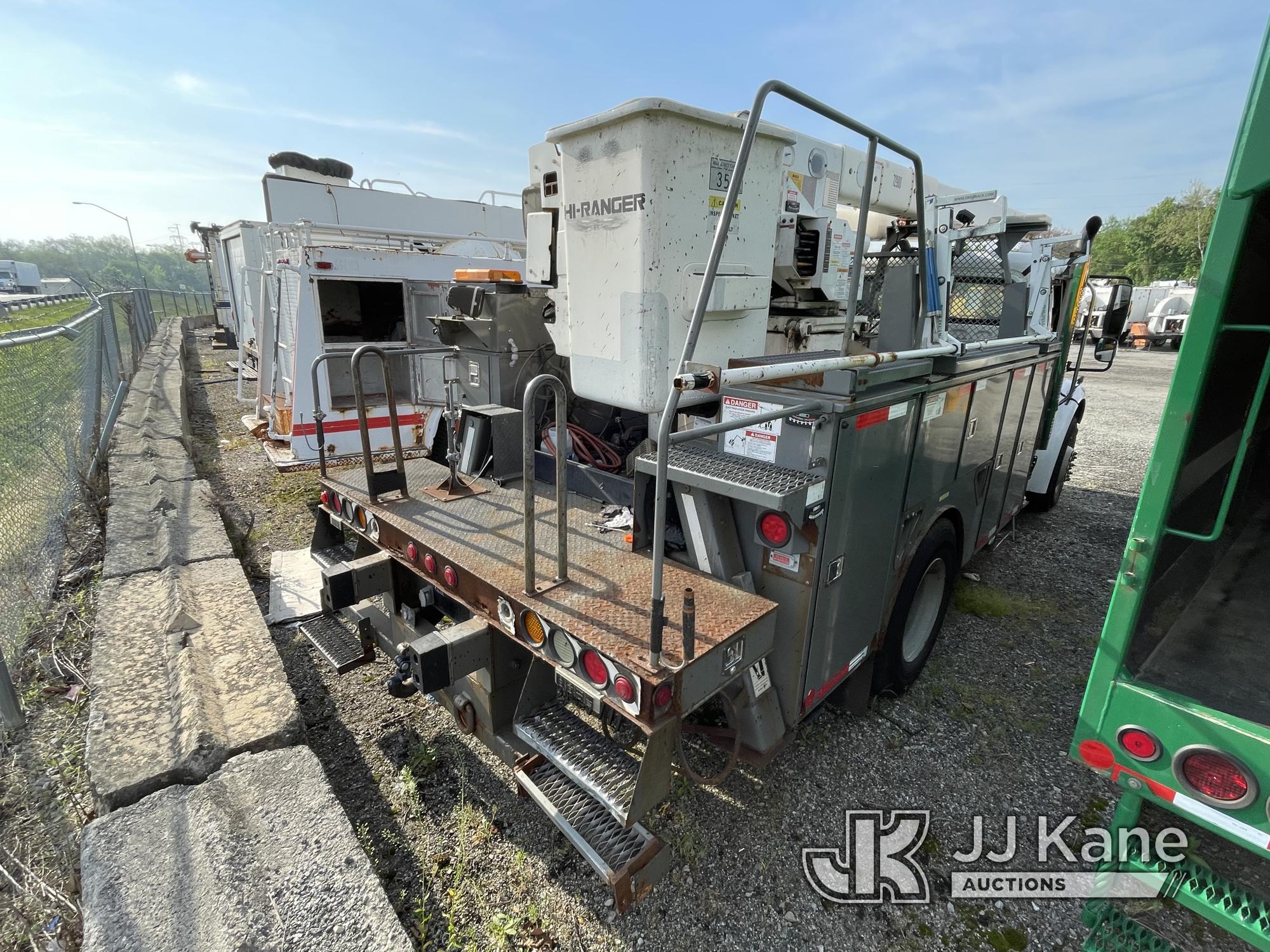 (Plymouth Meeting, PA) Terex/HiRanger SC45, Over-Center Bucket Truck center mounted on 2014 Freightl