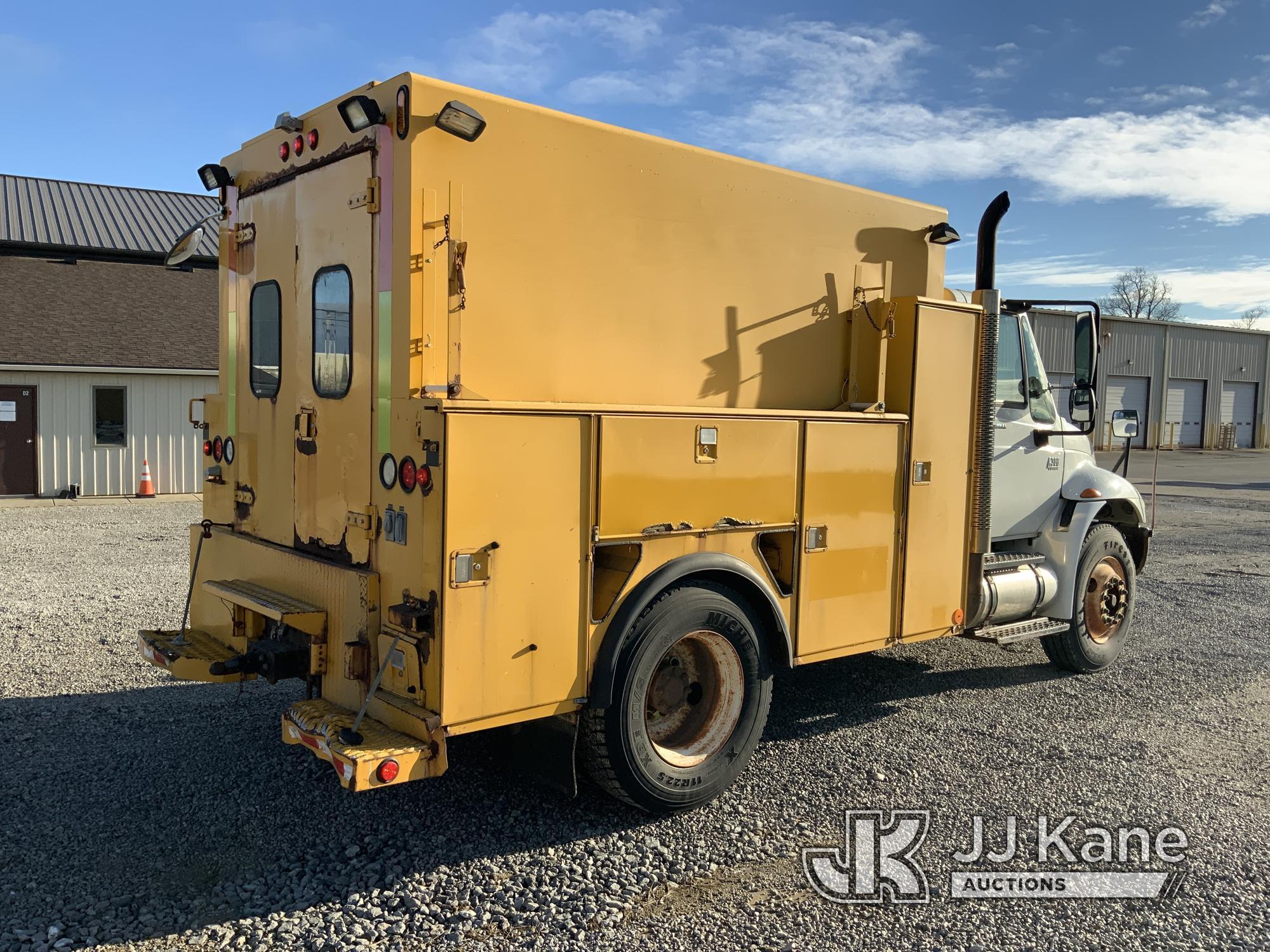 (Fort Wayne, IN) 2007 International 4300 Air Compressor/Enclosed Utility Truck Runs & Moves) (Warn E