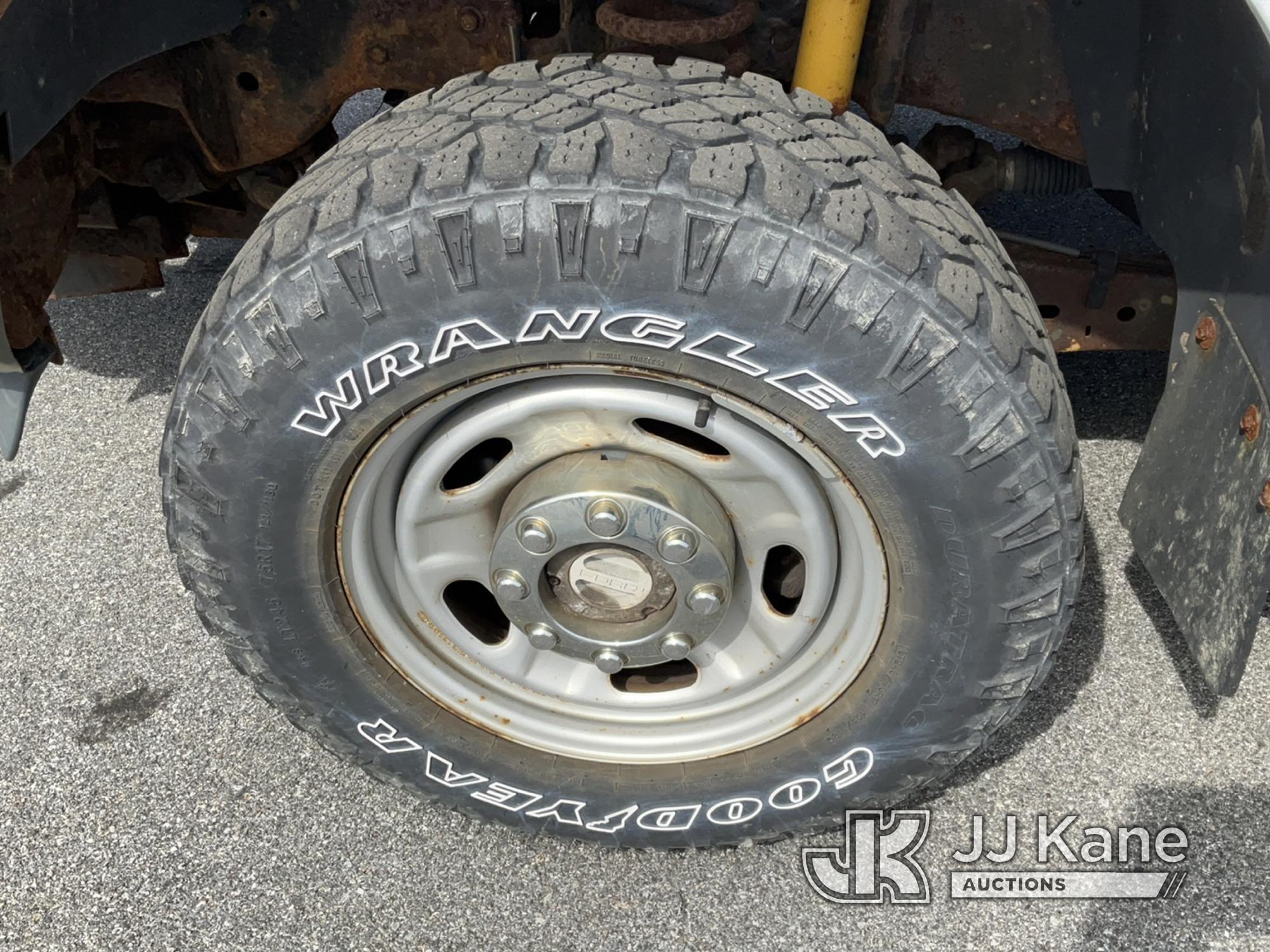 (Chester Springs, PA) 2009 Ford F350 4x4 Extended-Cab Service Truck Runs & Moves, Body & Rust Damage