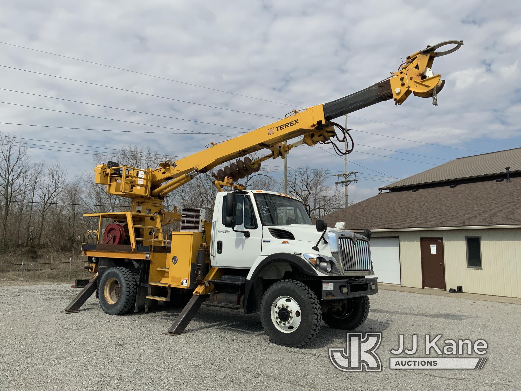 (Fort Wayne, IN) Terex/Telelect Commander 4047, Digger Derrick rear mounted on 2009 International 73