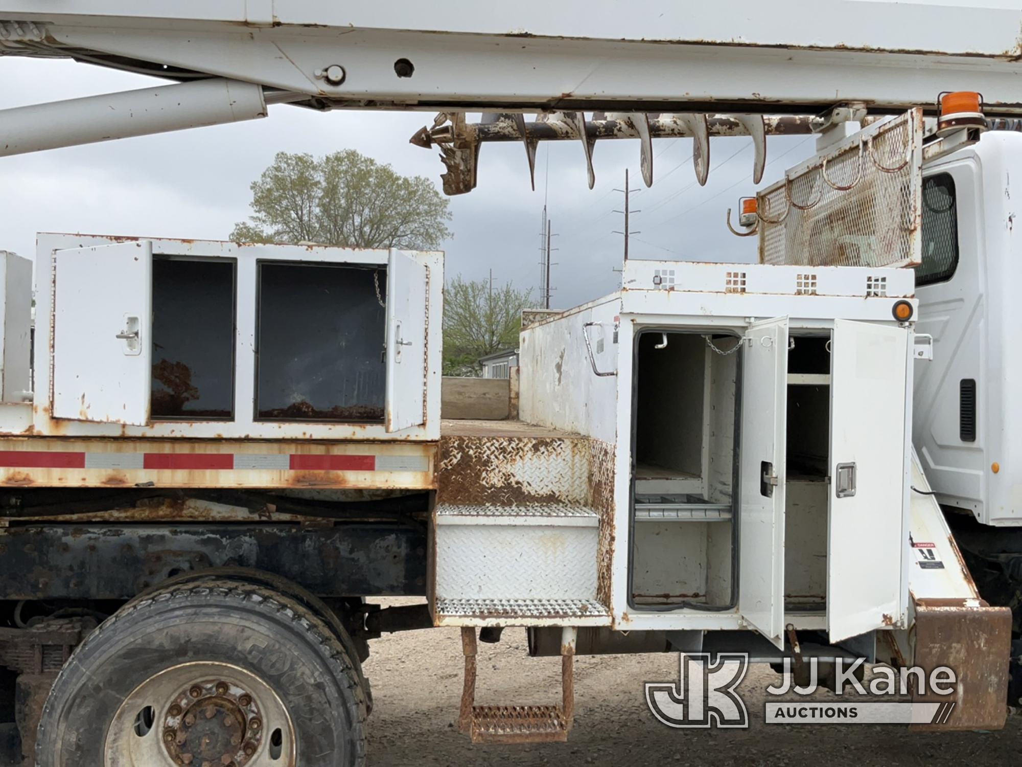 (Charlotte, MI) Altec D3060-TR, Digger Derrick rear mounted on 2004 International 7400 6x6 T/A Utili