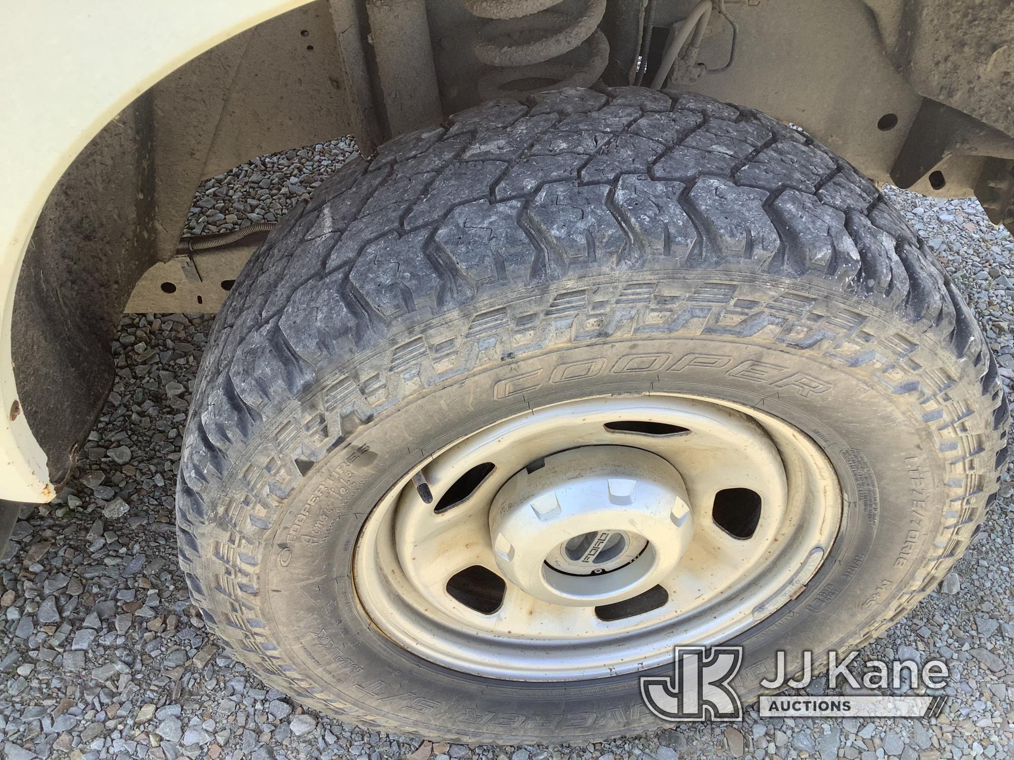(Smock, PA) 2011 Ford F350 4x4 Extended-Cab Service Truck Runs & Moves, Rust Damage, Crane Condition