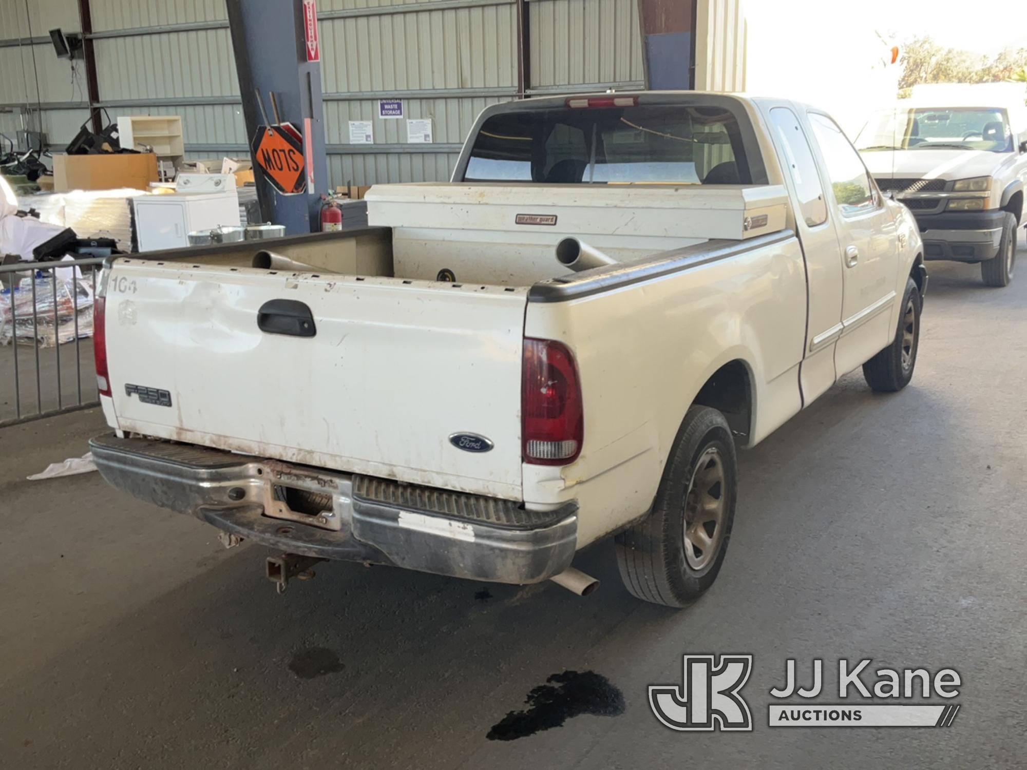 (Jurupa Valley, CA) 2000 Ford F-150 Extended-Cab Pickup Truck Runs & Moves, Check Engine Light Is On