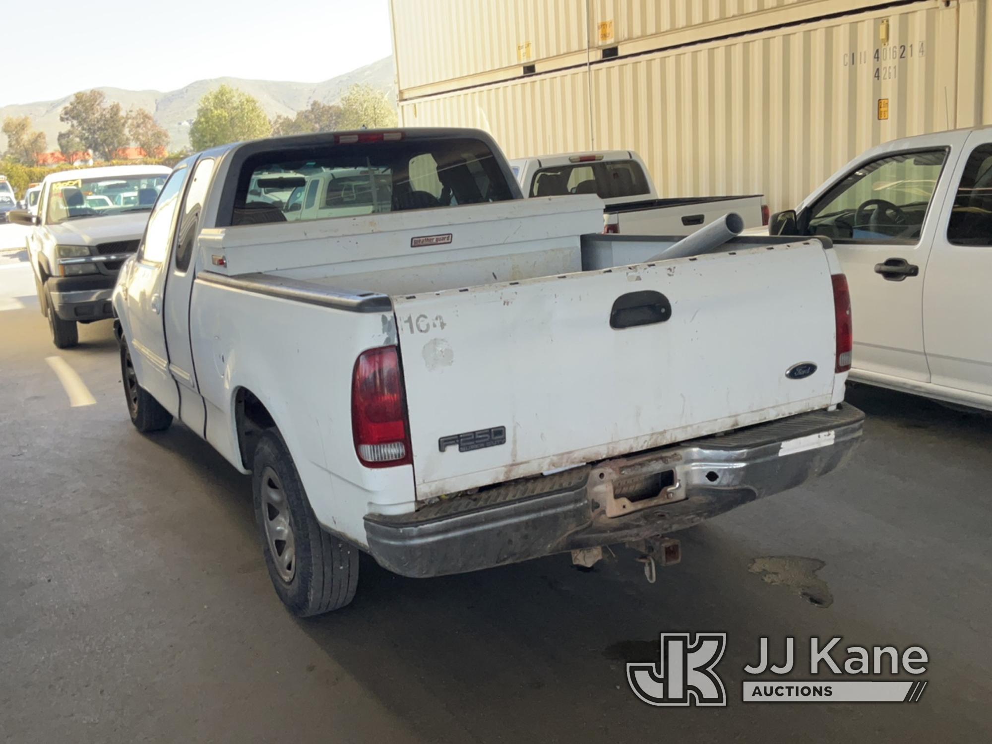 (Jurupa Valley, CA) 2000 Ford F-150 Extended-Cab Pickup Truck Runs & Moves, Check Engine Light Is On