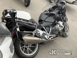 (Jurupa Valley, CA) 2020 BMW R 1250 RT Motorcycle Not Running , No Key , wrecked , Stripped Of Parts