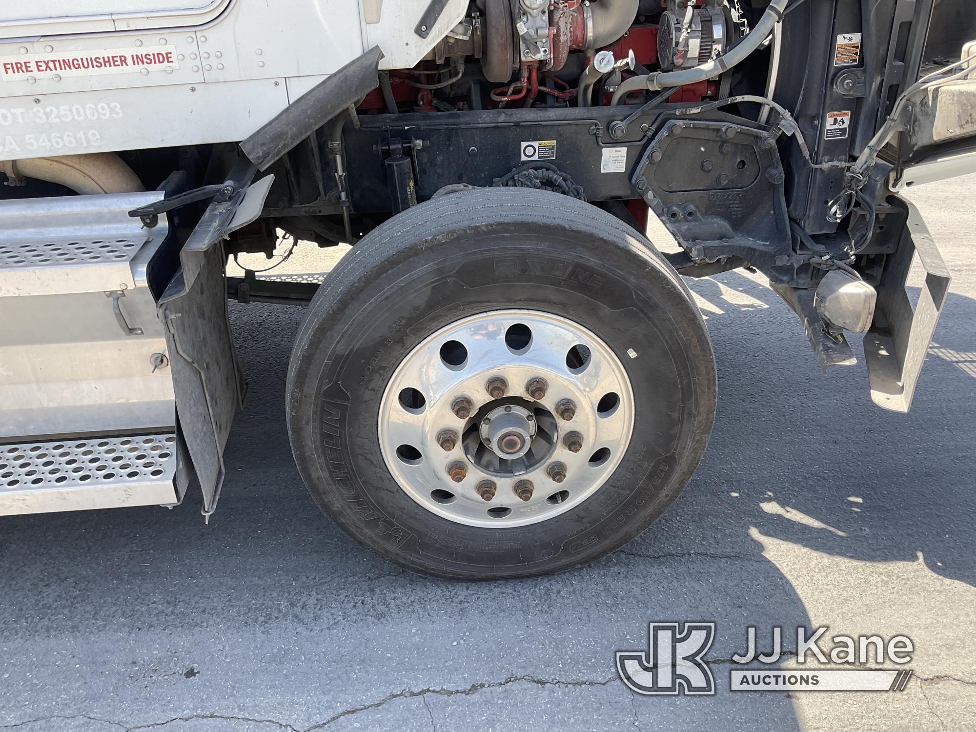 (Jurupa Valley, CA) 2009 Kenworth T800 Conventional Cab Runs & Moves