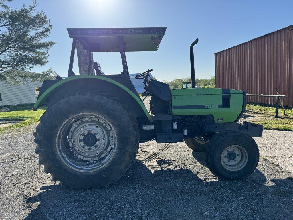 DEUTZ 7085 TRACTOR, 2WD, CANOPY, 3PT, NO TOP LINK, 540 & 1000 PTO, 2-REMOTES, 18.4-34 REAR TIRES, (1