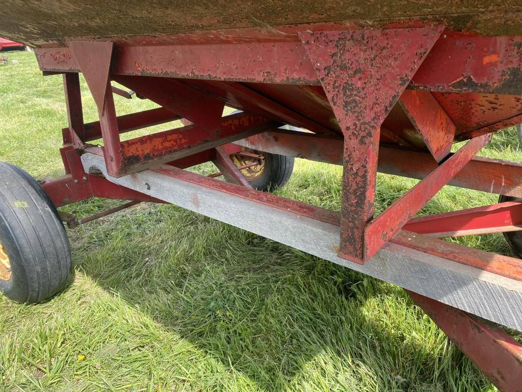 KORY GRAVITY WAGON, APPROX. 250 BU., REAR HITCH