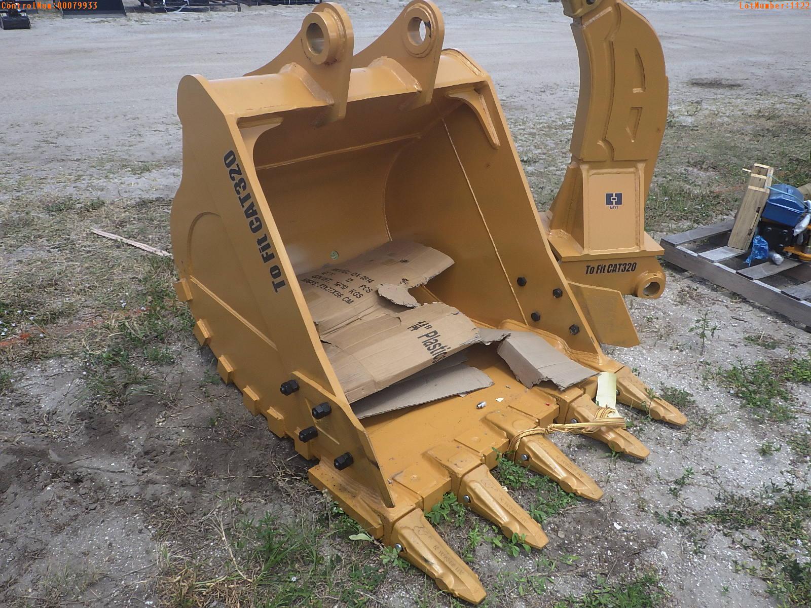 5-01122 (Equip.-Implement misc.)  Seller:Private/Dealer GIYI EXCAVATOR RIPPER BU