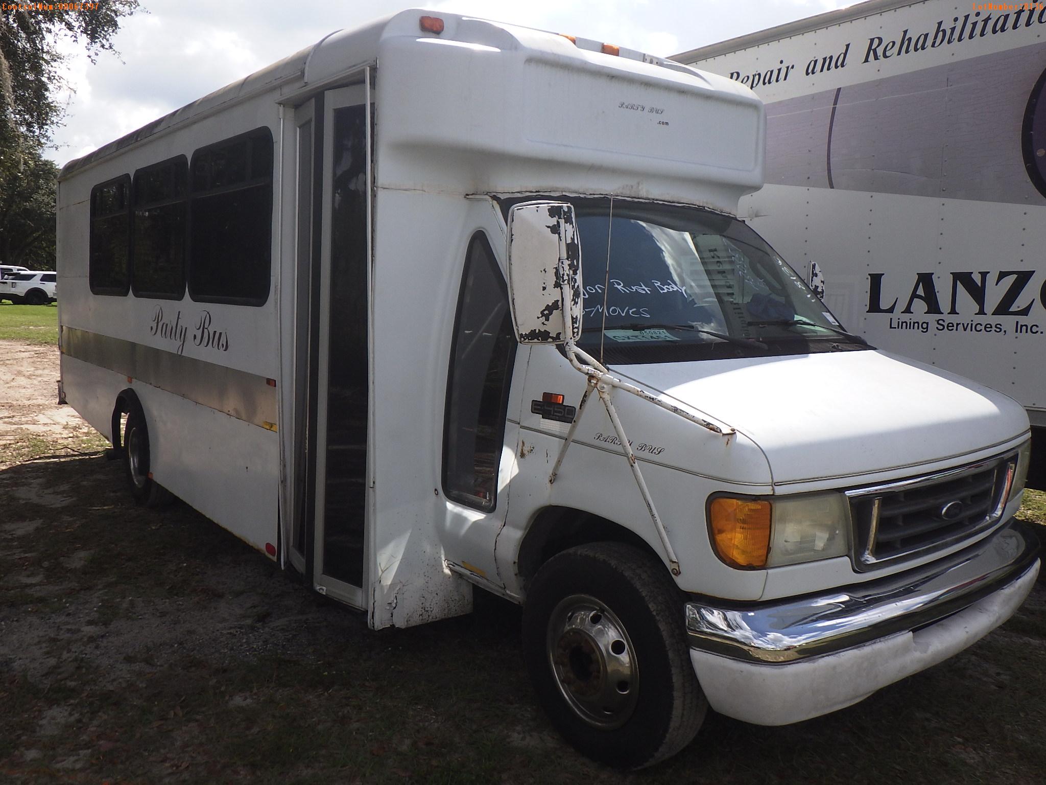 5-09250 (Trucks-Buses)  Seller:Private/Dealer 2005 FORD E450