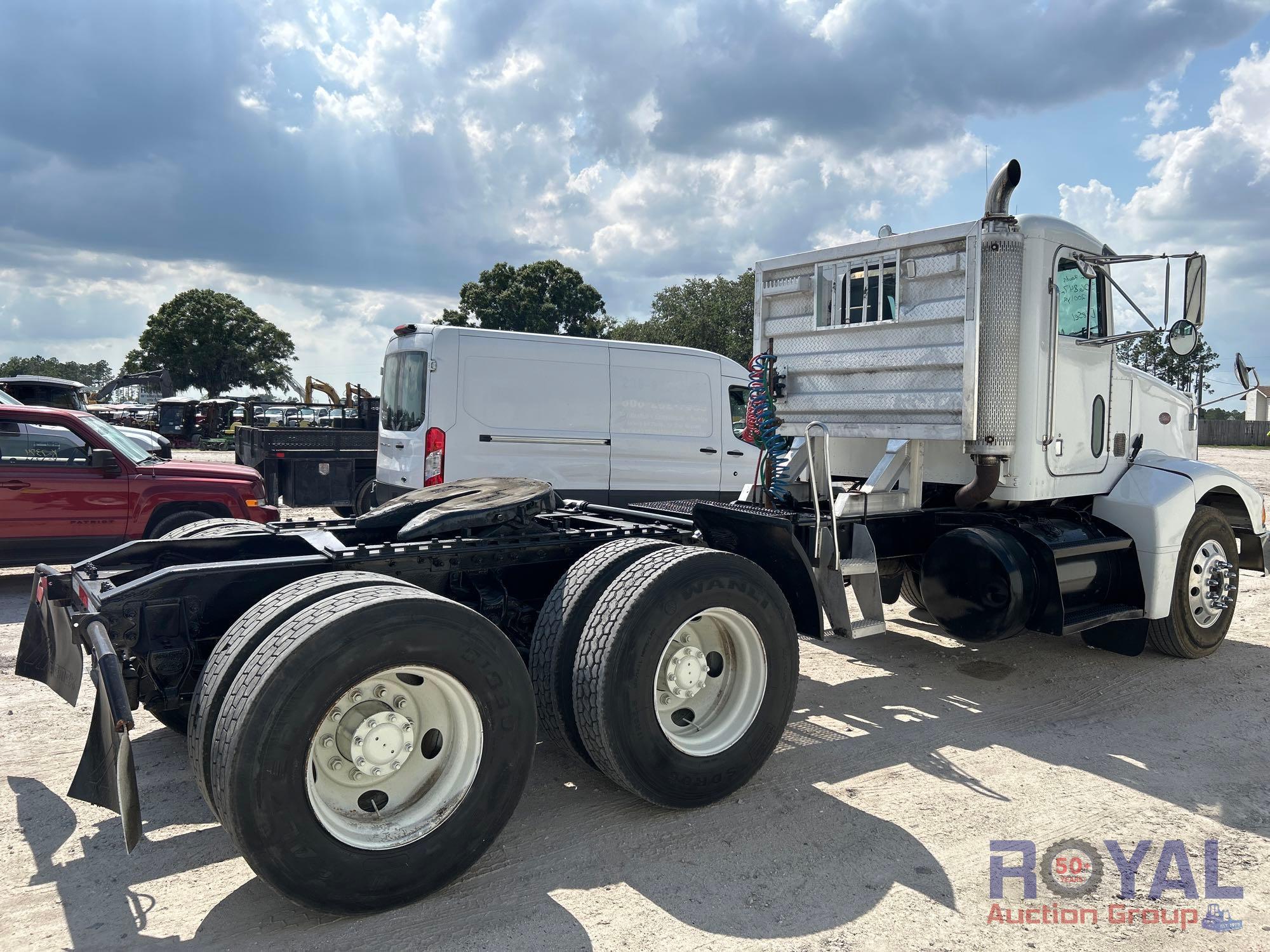 2001 Peterbilt 385 T/A Daycab Truck Tractor