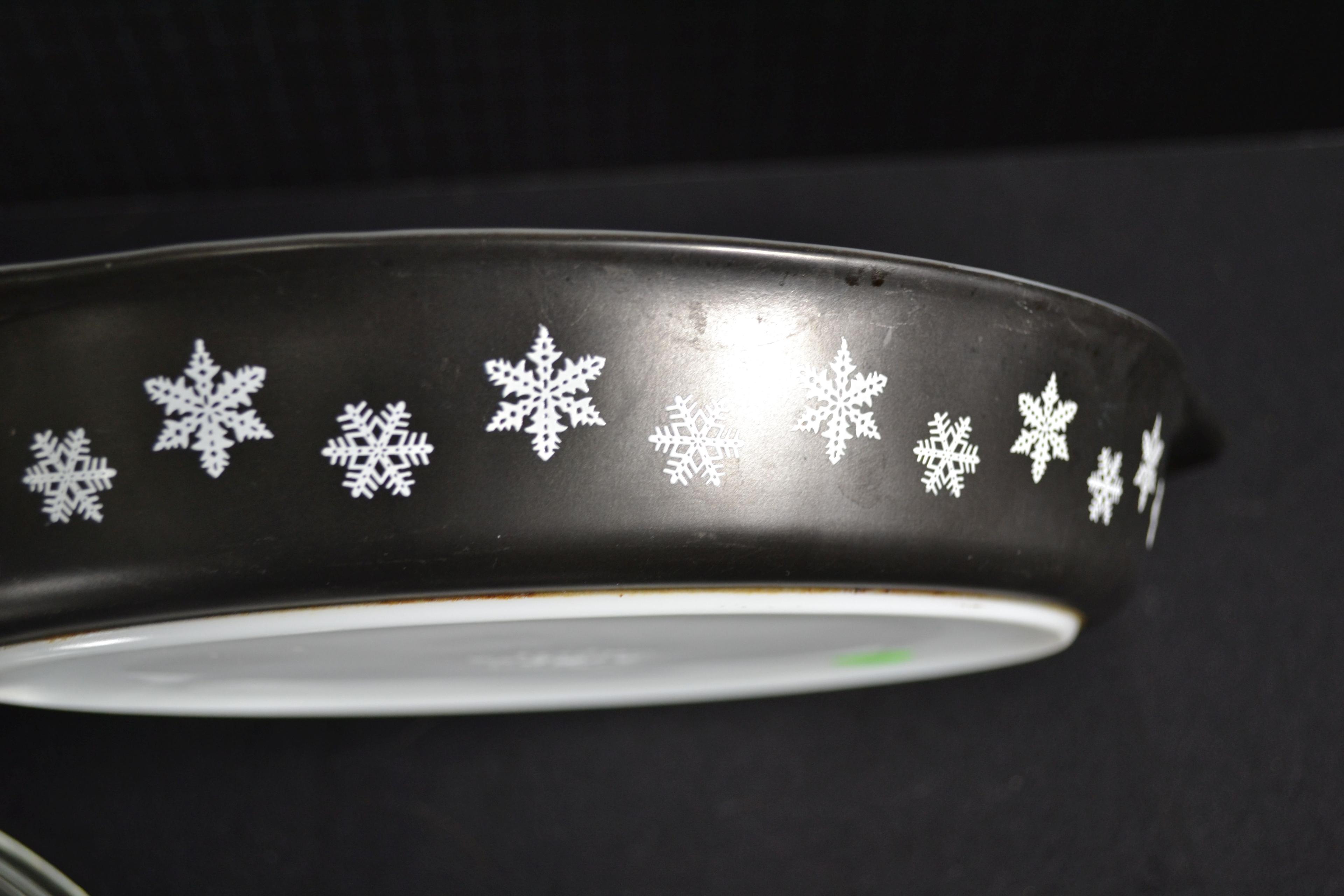 Pyrex White Snowflake on Charcoal Open Baker w/Lid; Mfg. 1958-1960