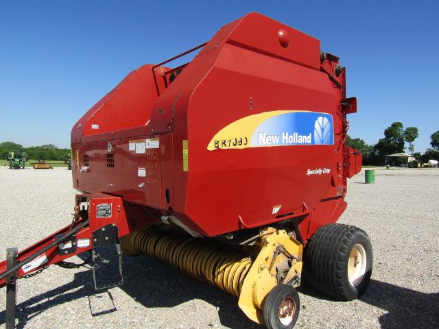 1982 BR7090 NEW HOLLAND ROUND BALER W/PTO 1000 NO MON S/N:YAN045538