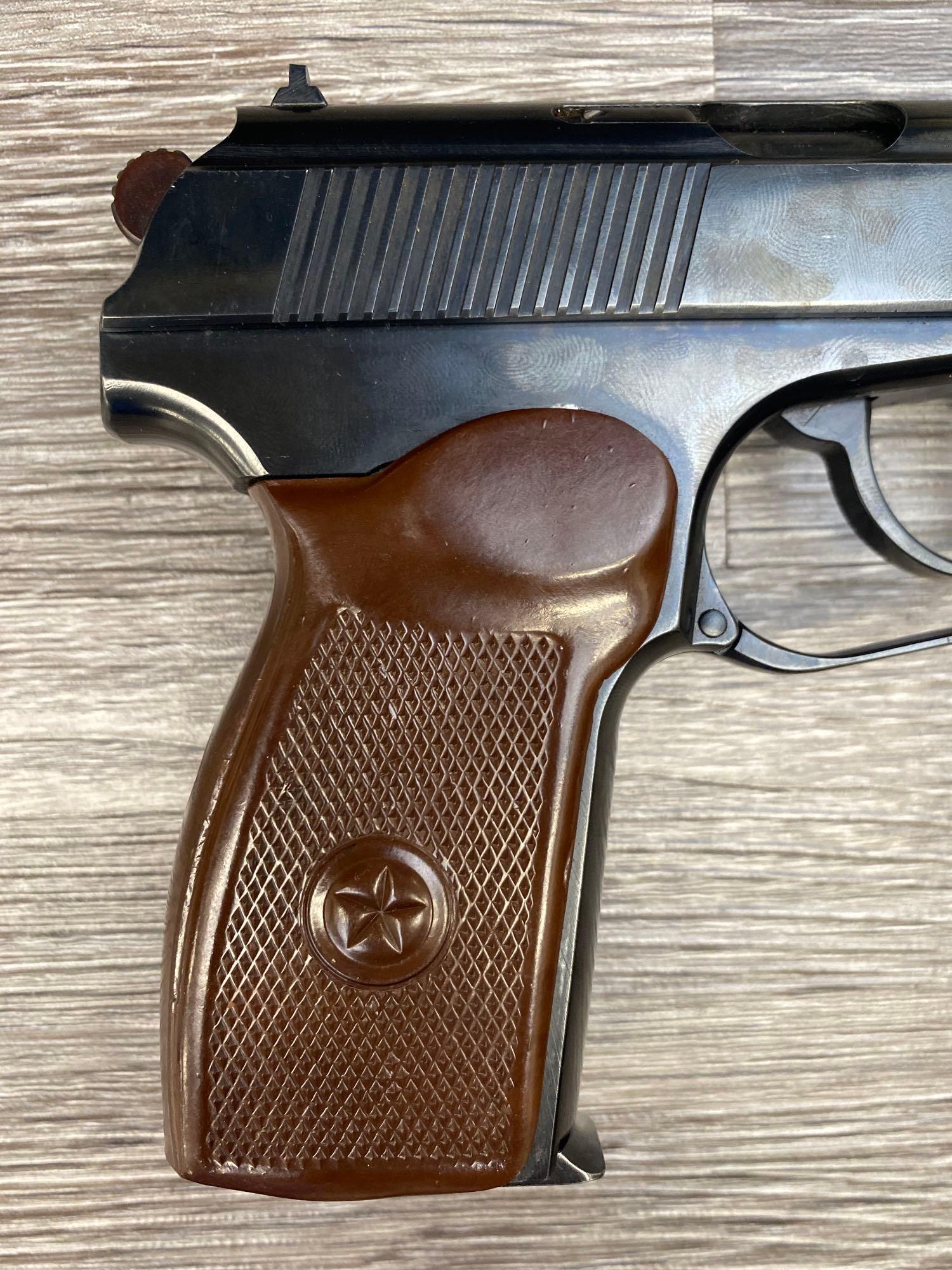 GERMAN MAKAROV DA SEMI-AUTO PISTOL 9x18mm CAL. W/ BOX