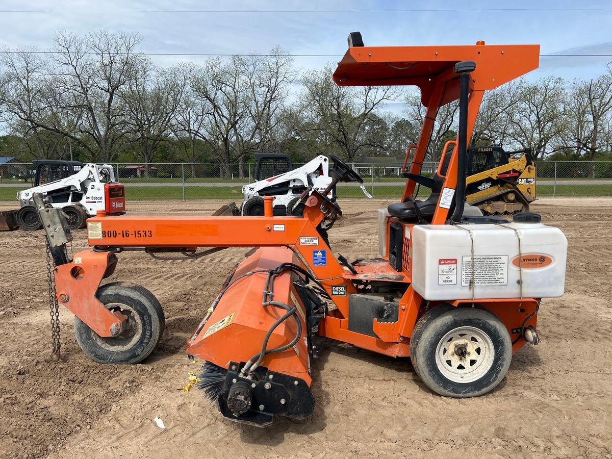 2017 LAYMOR SM300 - 3 WHEEL SWEEPER